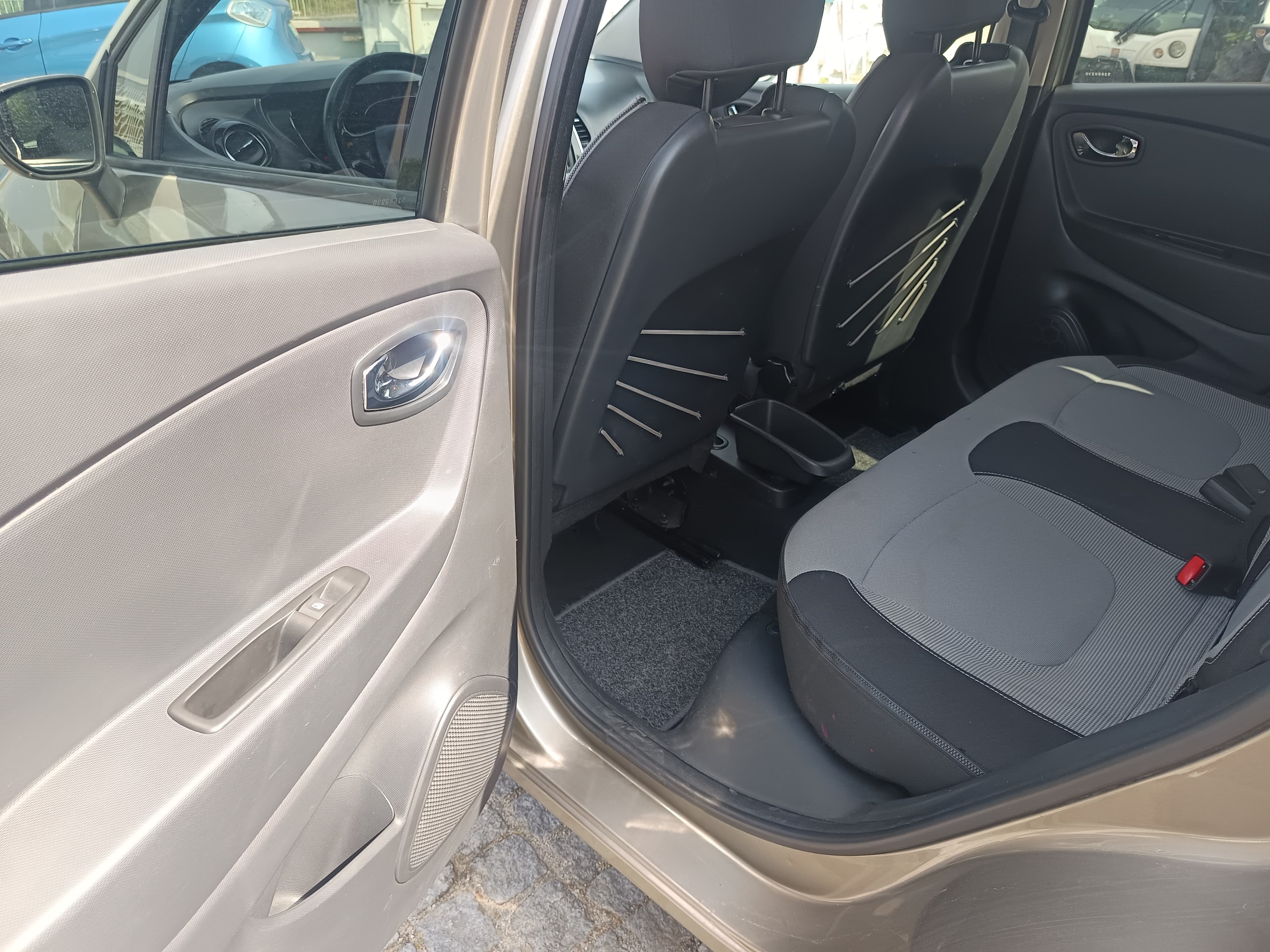 Renault Captur · Ano 2015 — image 30