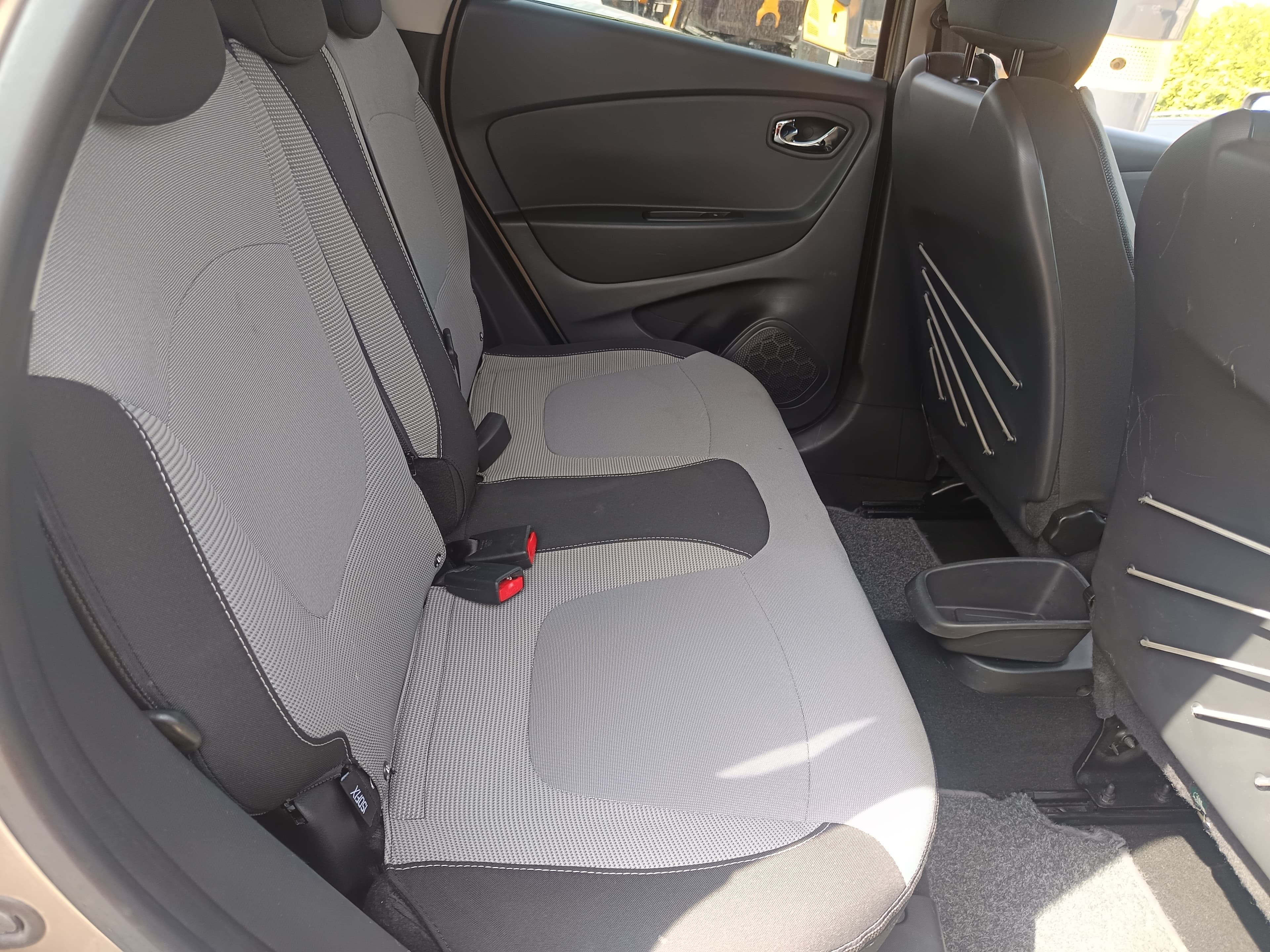 Renault Captur · Ano 2015 — image 40