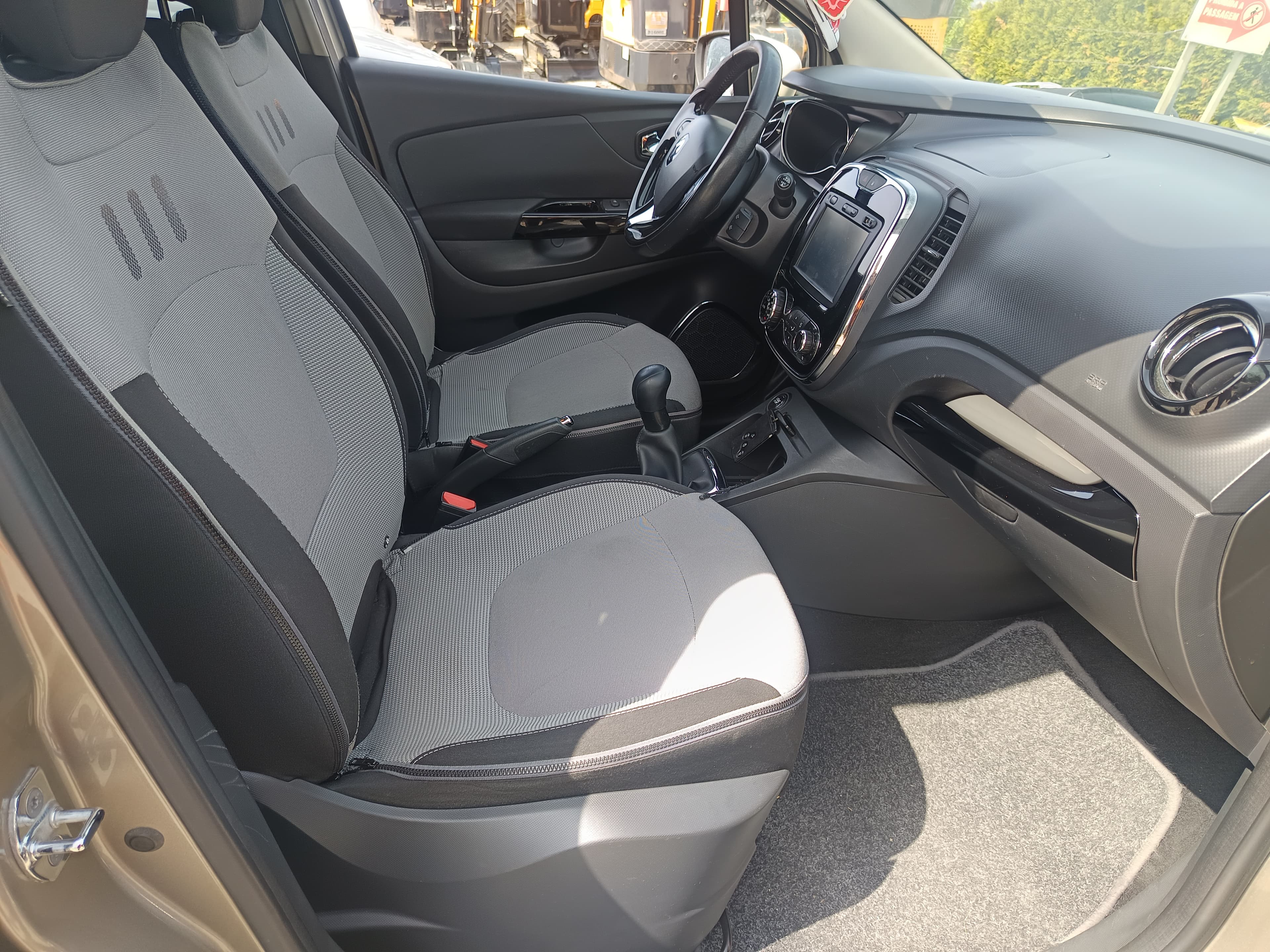 Renault Captur · Ano 2015 — image 29