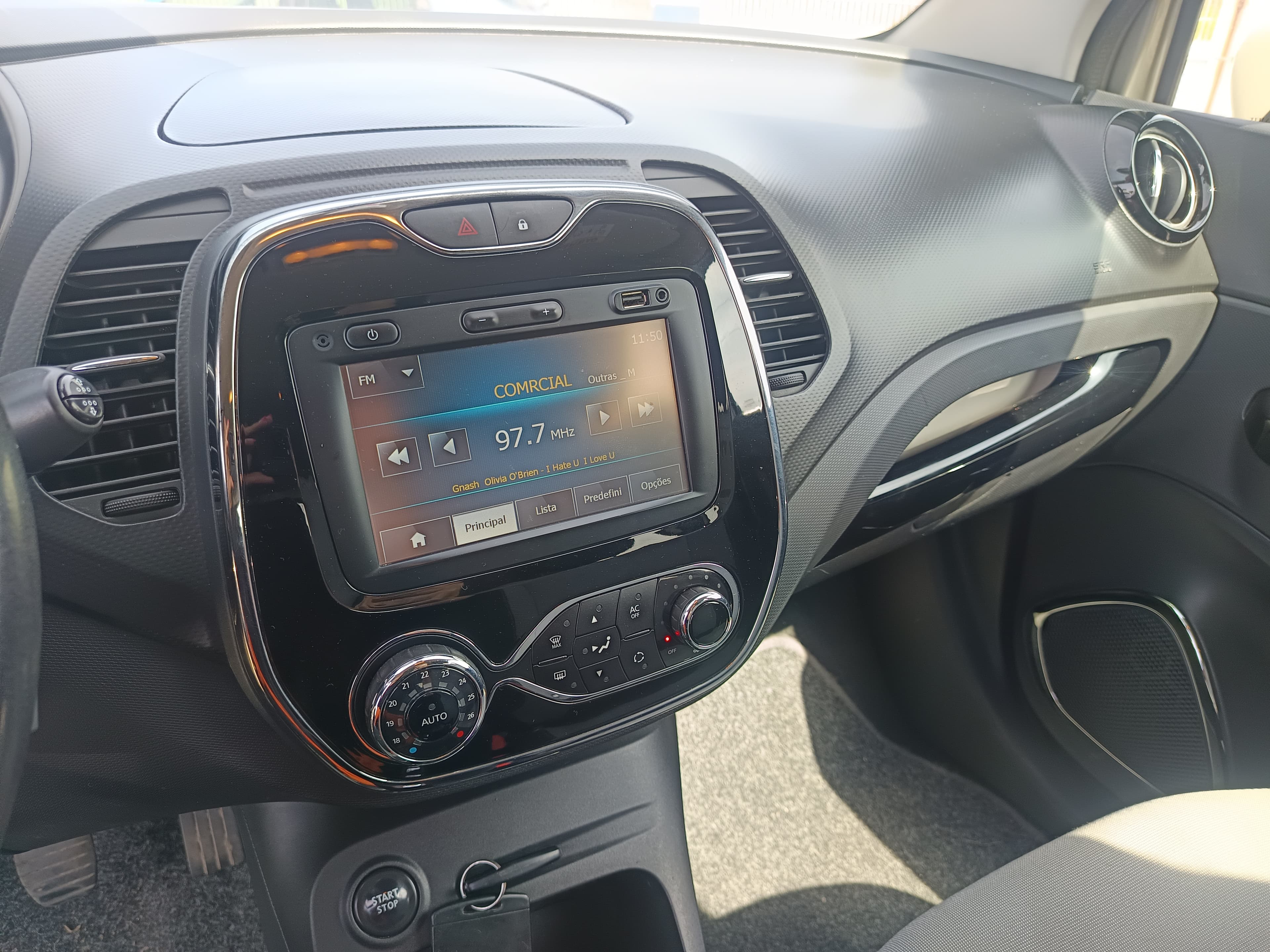 Renault Captur · Ano 2015 — image 18