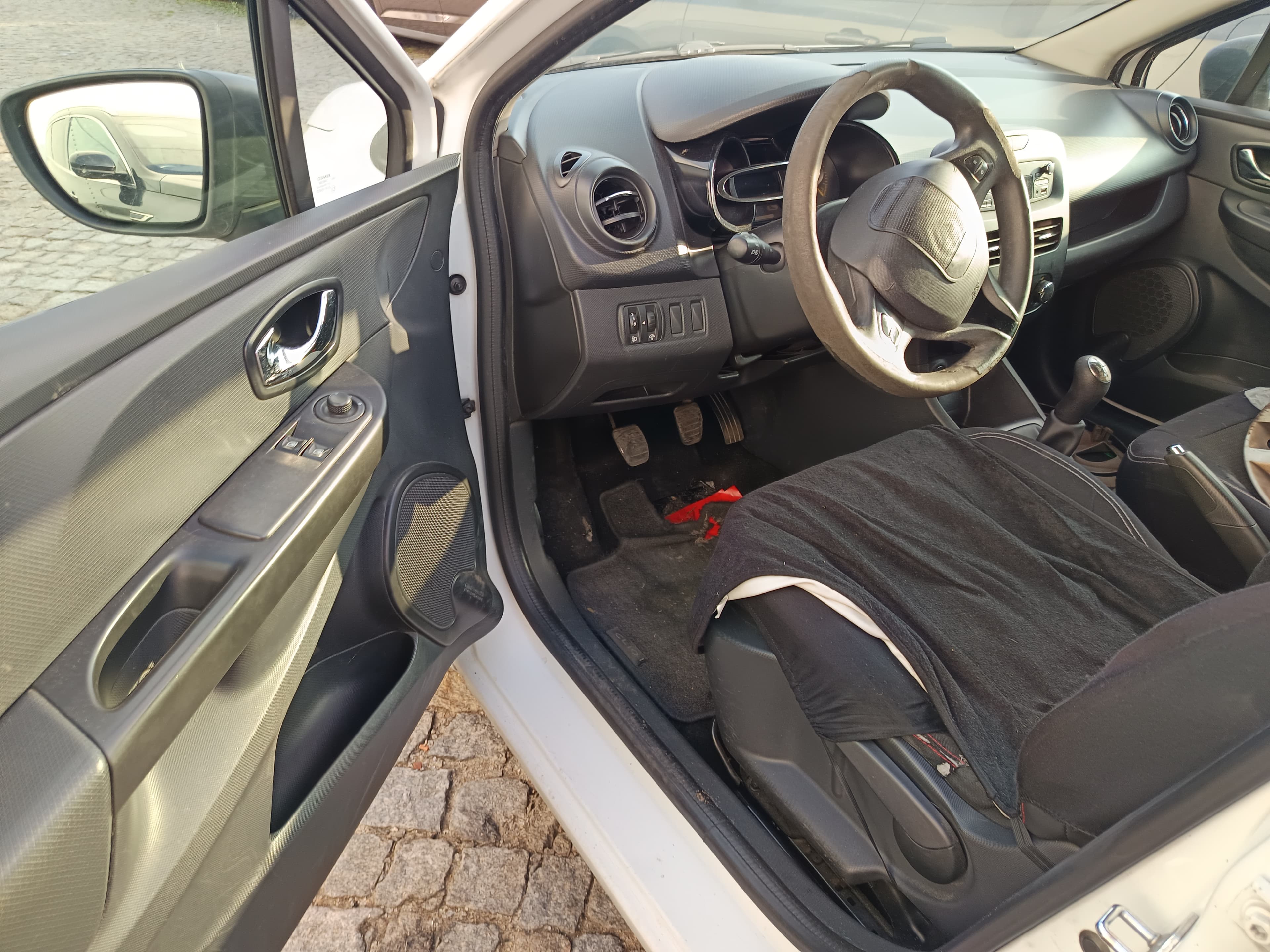 Renault Clio · Année 2014 — image 14