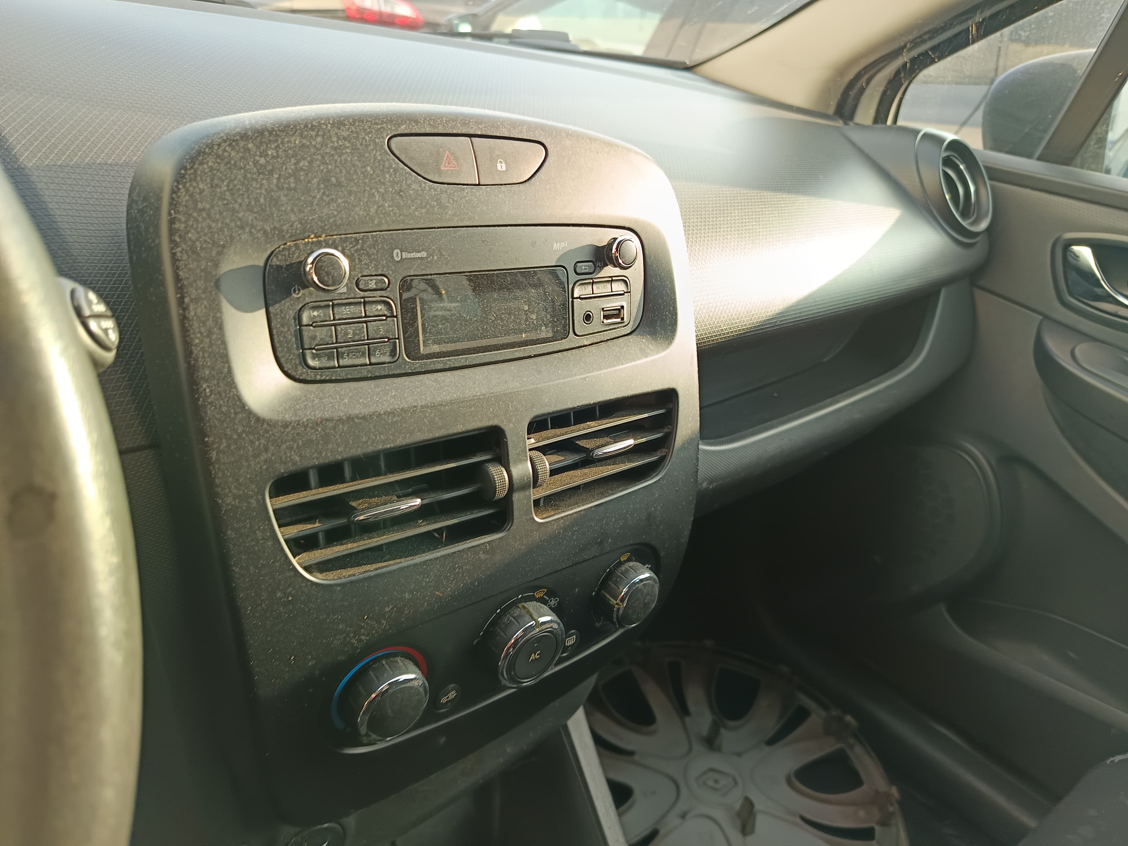 Renault Clio · Année 2014 — image 17