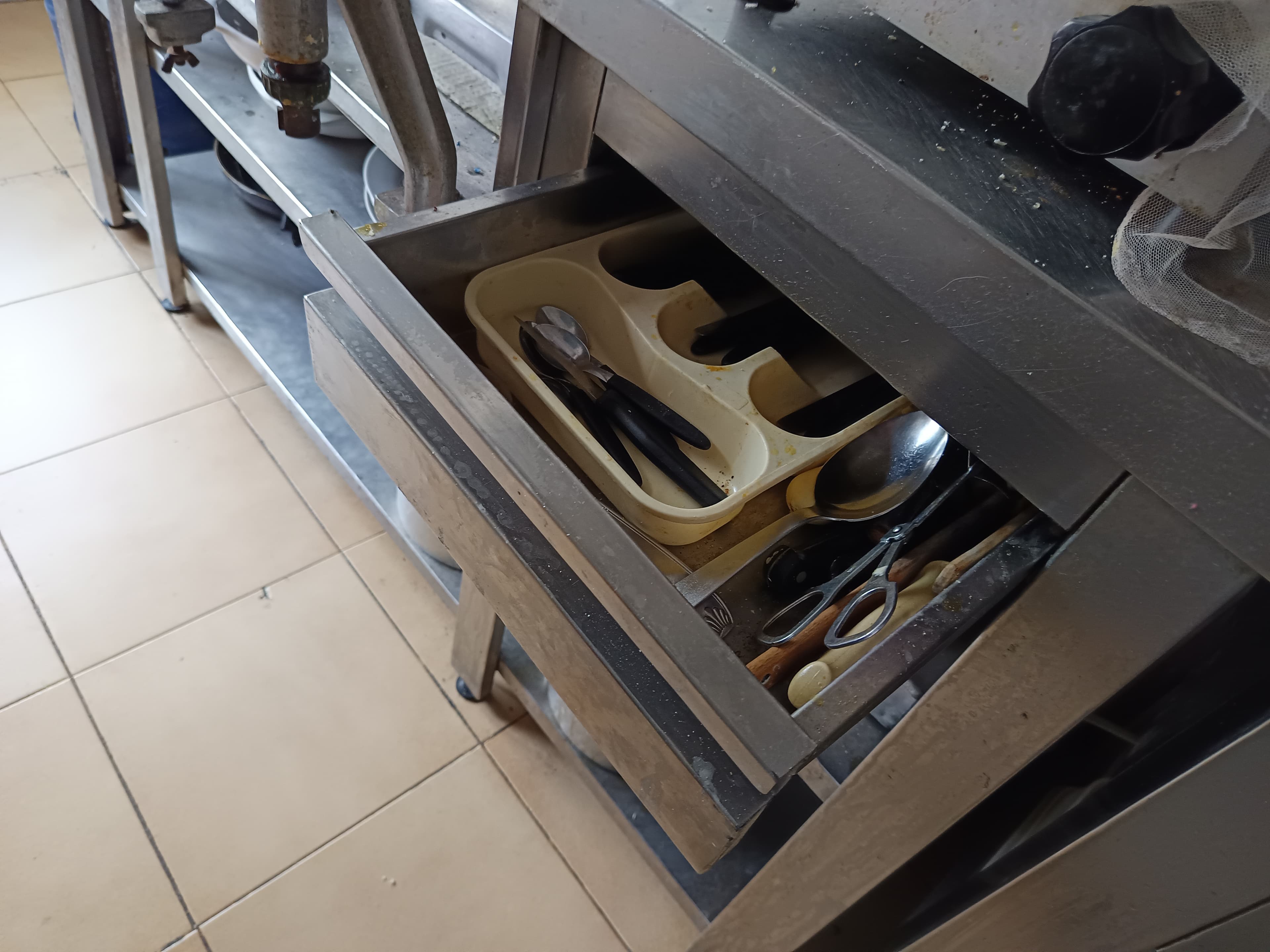 Bancada de trabalho com amassadeira — imagem 3