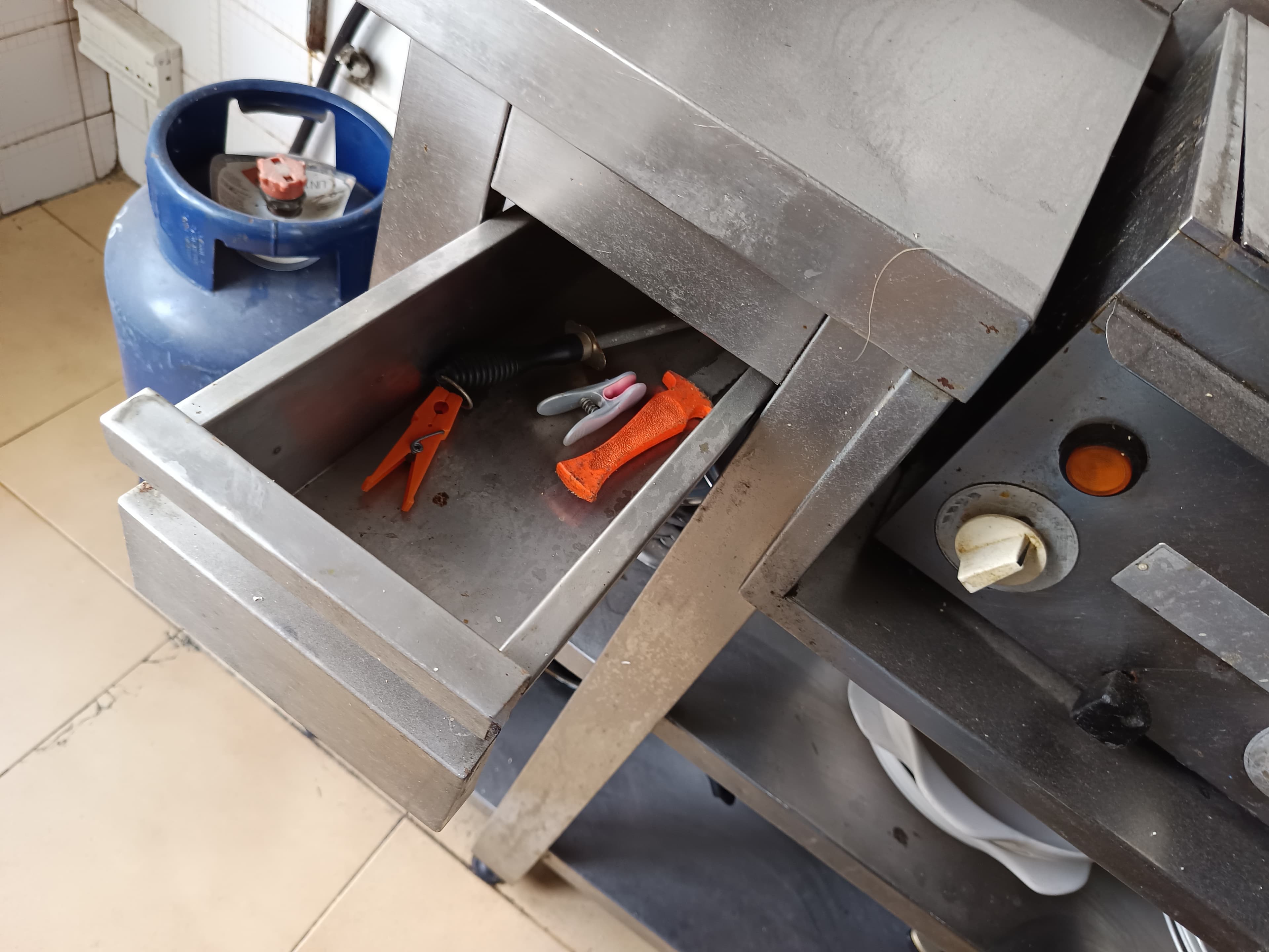Bancada de trabalho com amassadeira — imagem 4