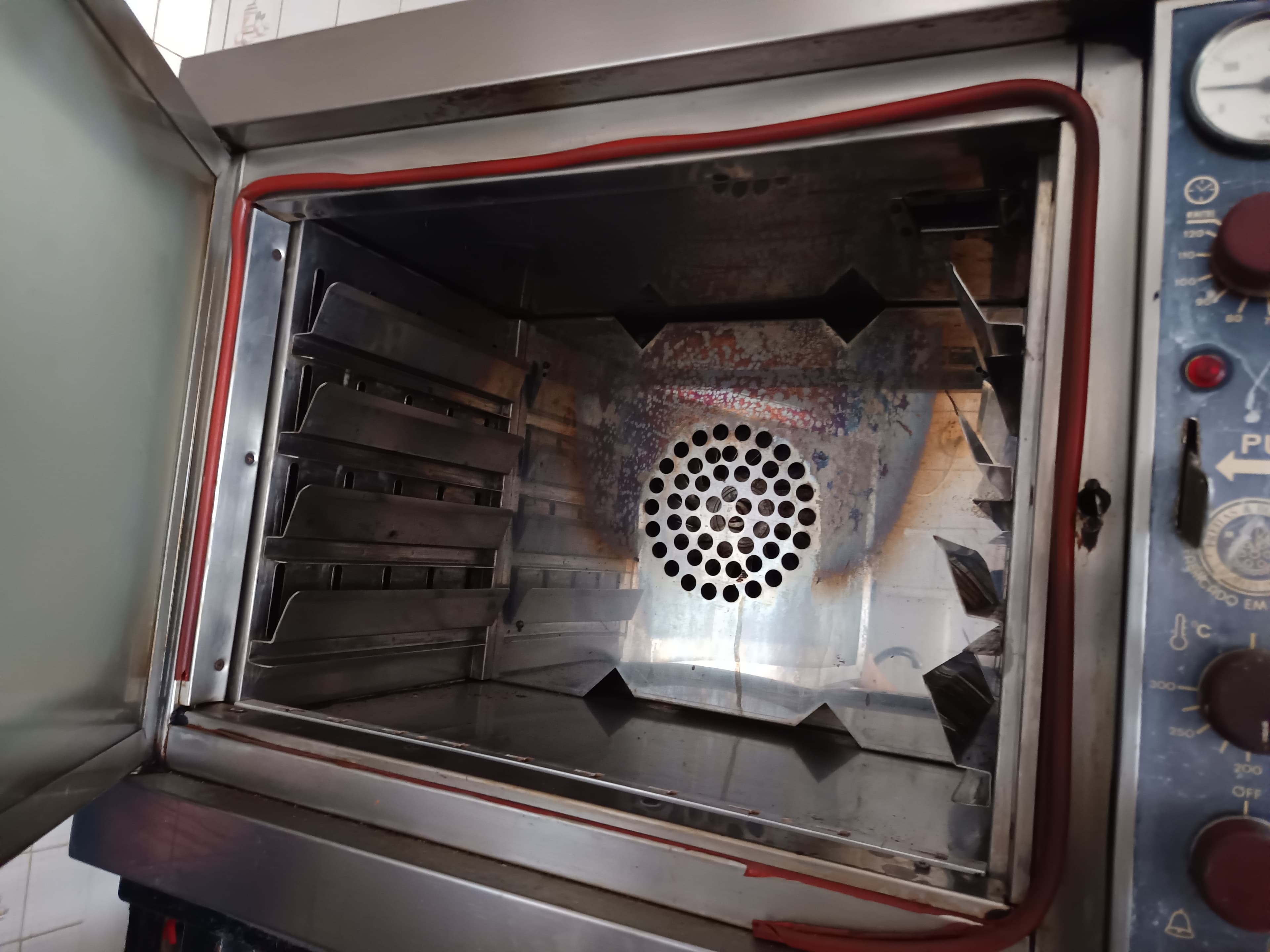 Forno, estufa e estantes — image 4