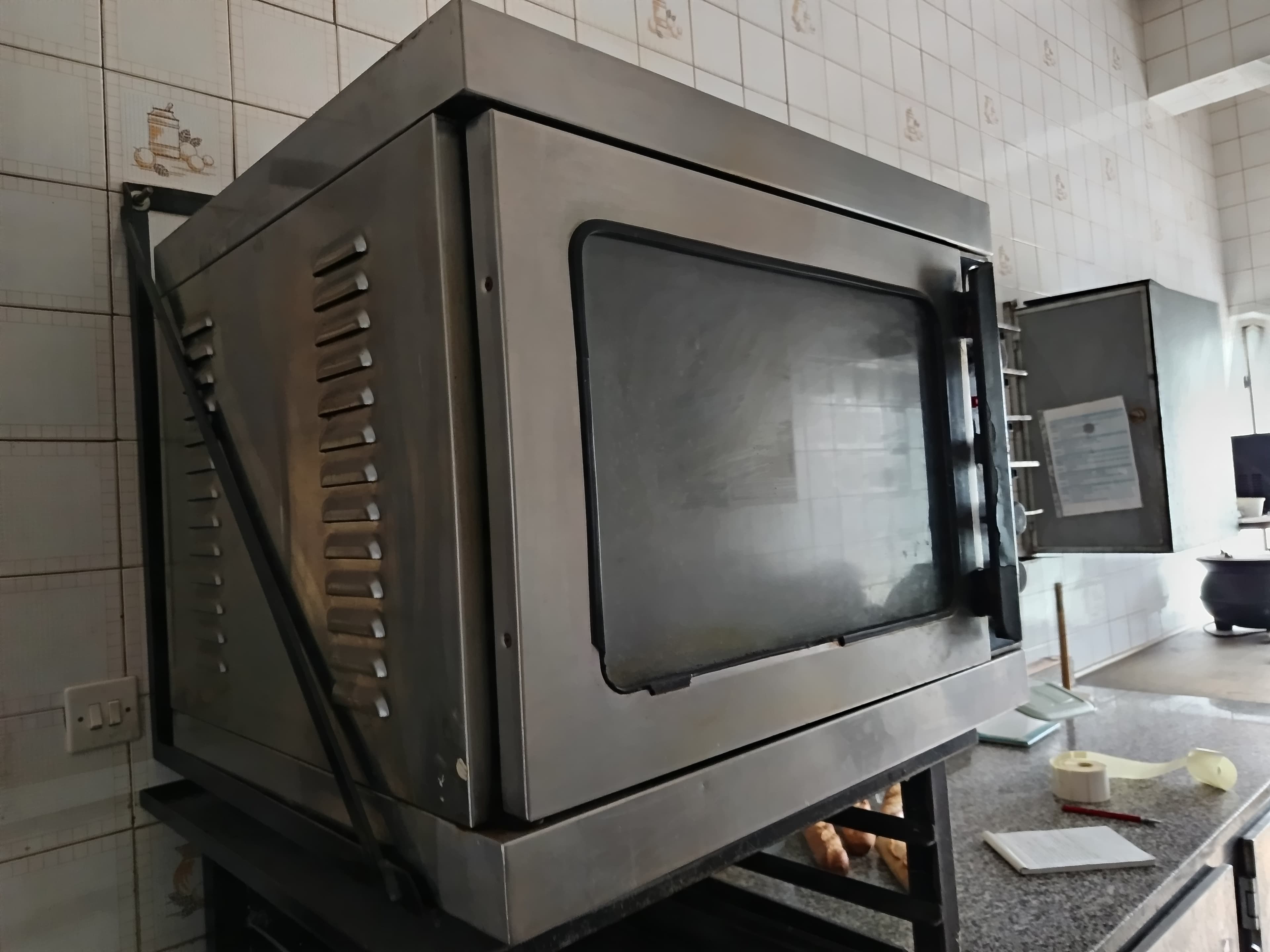 Forno, estufa e estantes — image 2