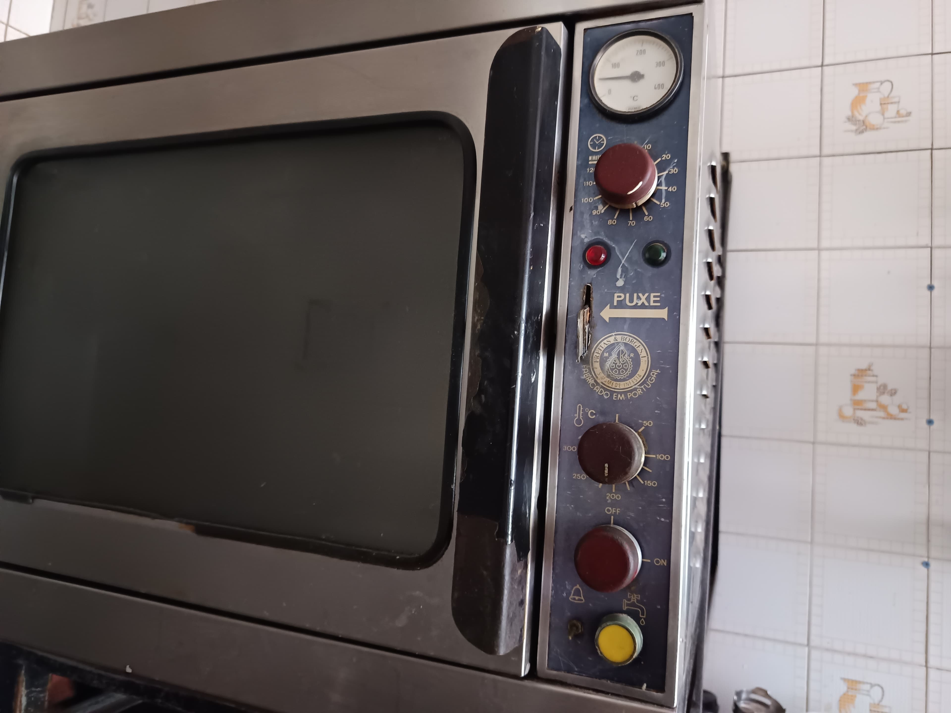 Forno, estufa e estantes — image 3