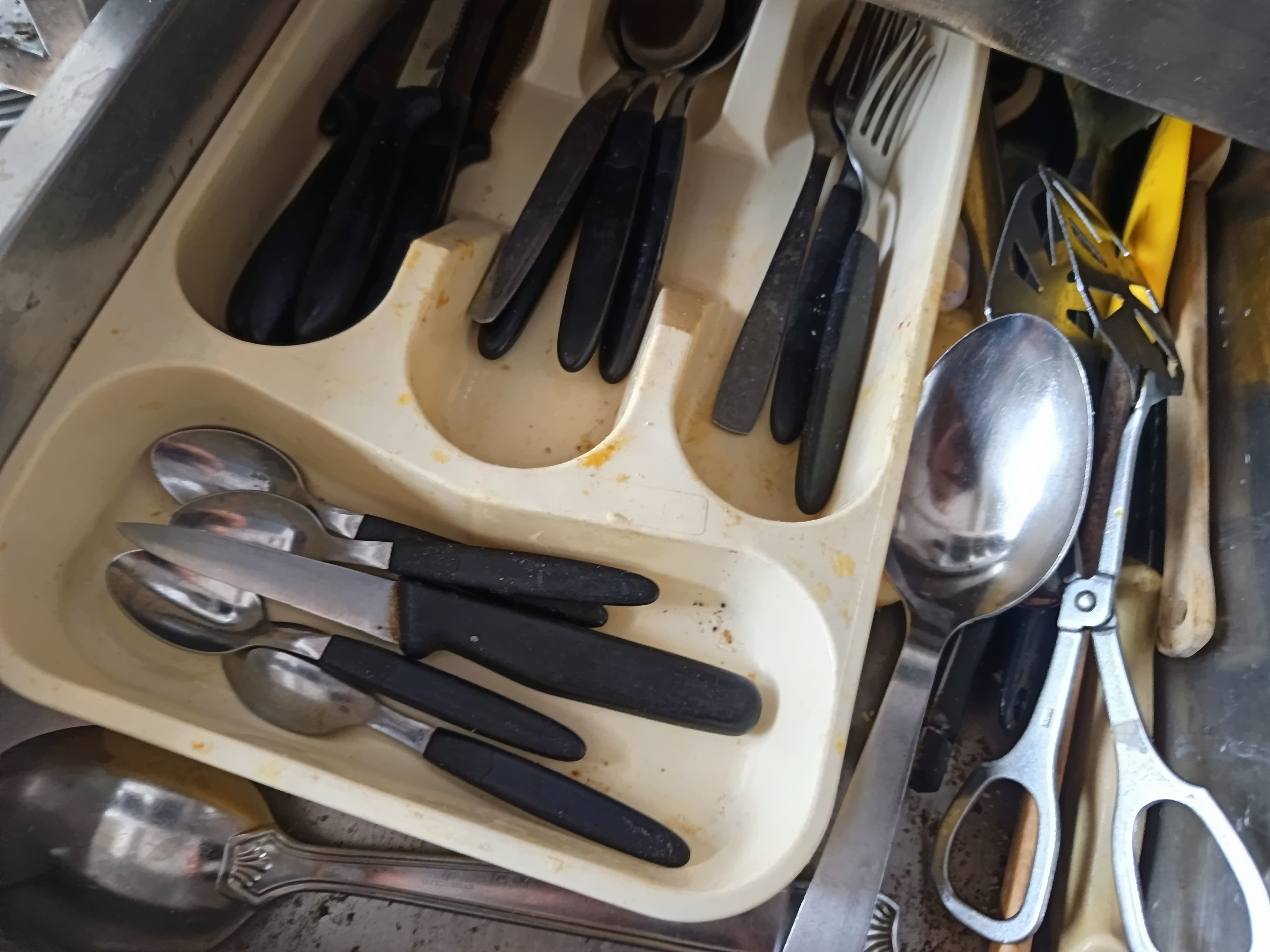 Varinha mágica, utensílios, fritadeira e ventilador. — image 9