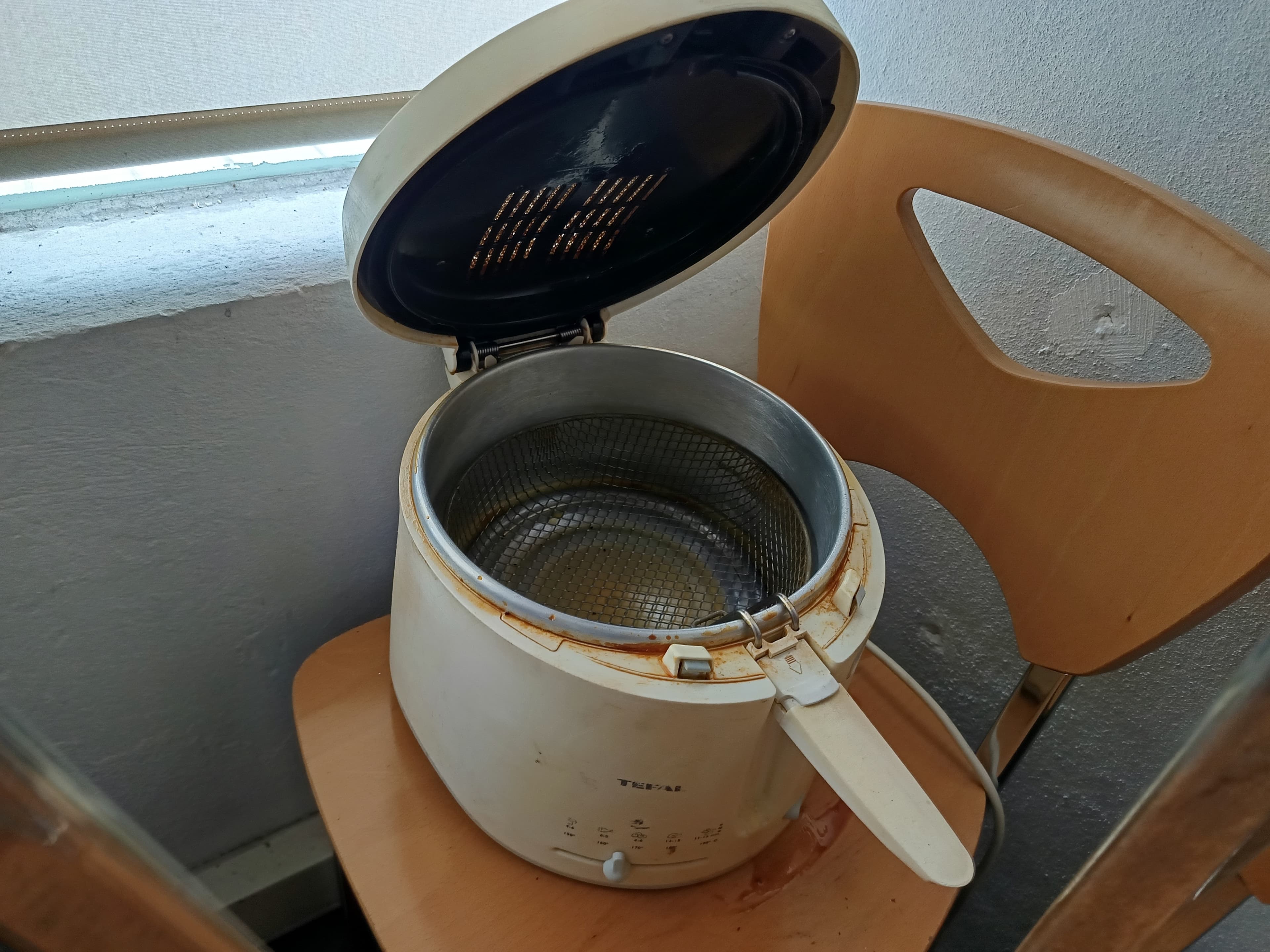 Varinha mágica, utensílios, fritadeira e ventilador. — image 10