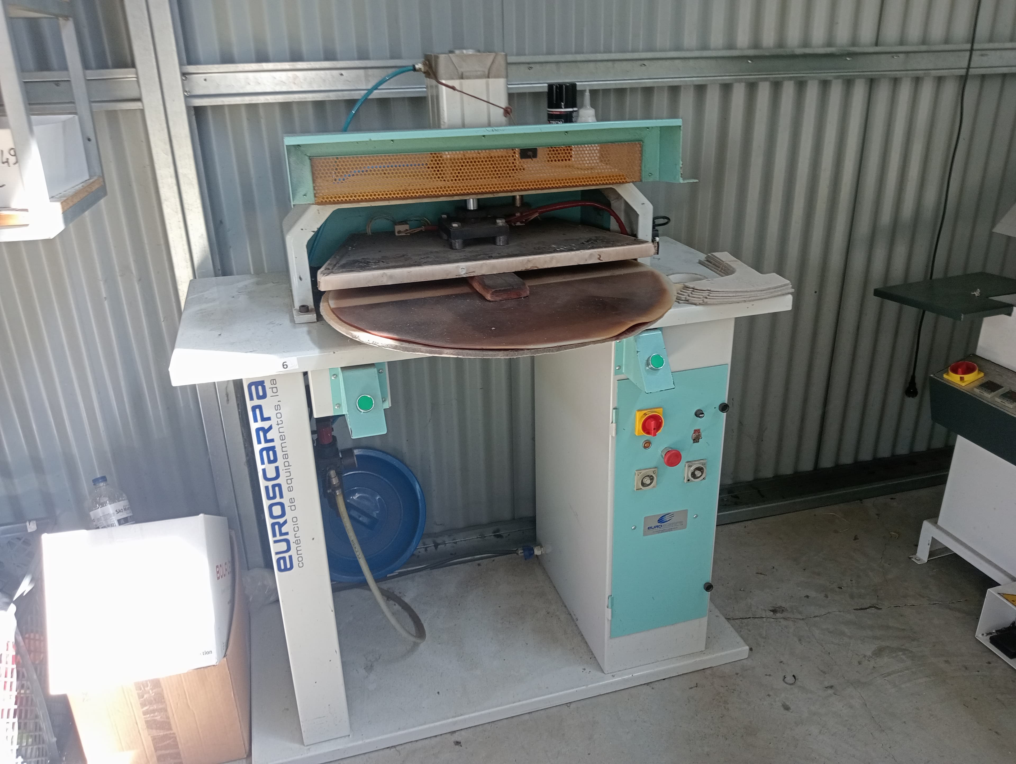 Machine à têtes · Machine à vergage · Machine à entretoilage