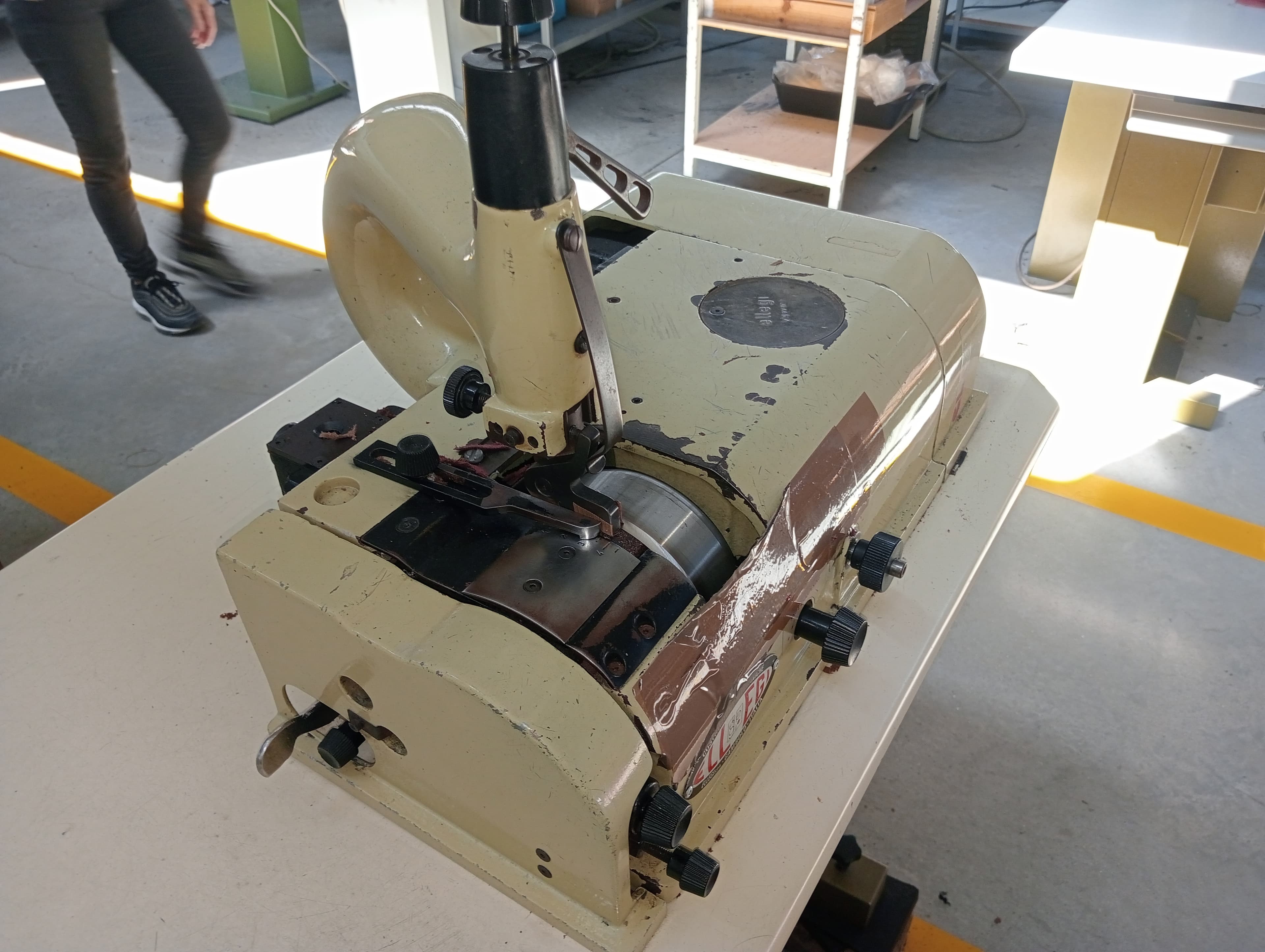 Machine de vulcanisation de bande · Machines de façonnage — image 8
