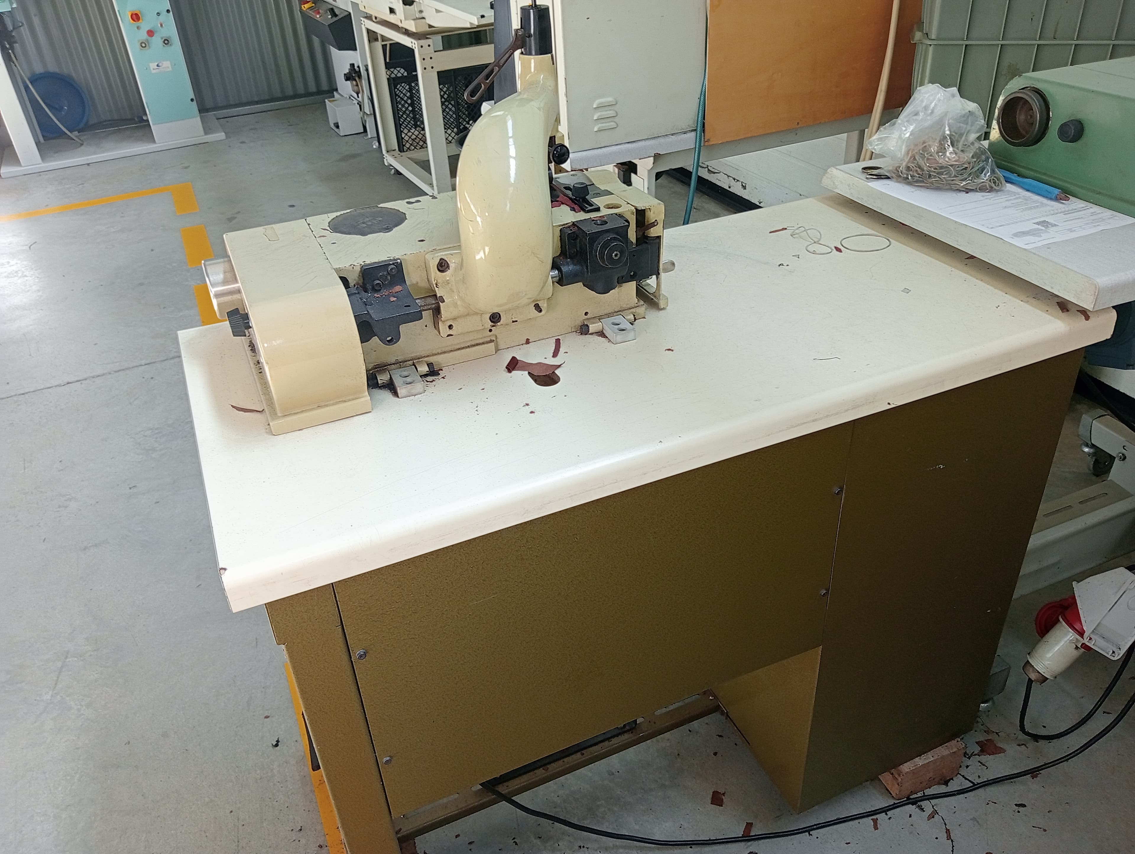 Machine de vulcanisation de bande · Machines de façonnage — image 7
