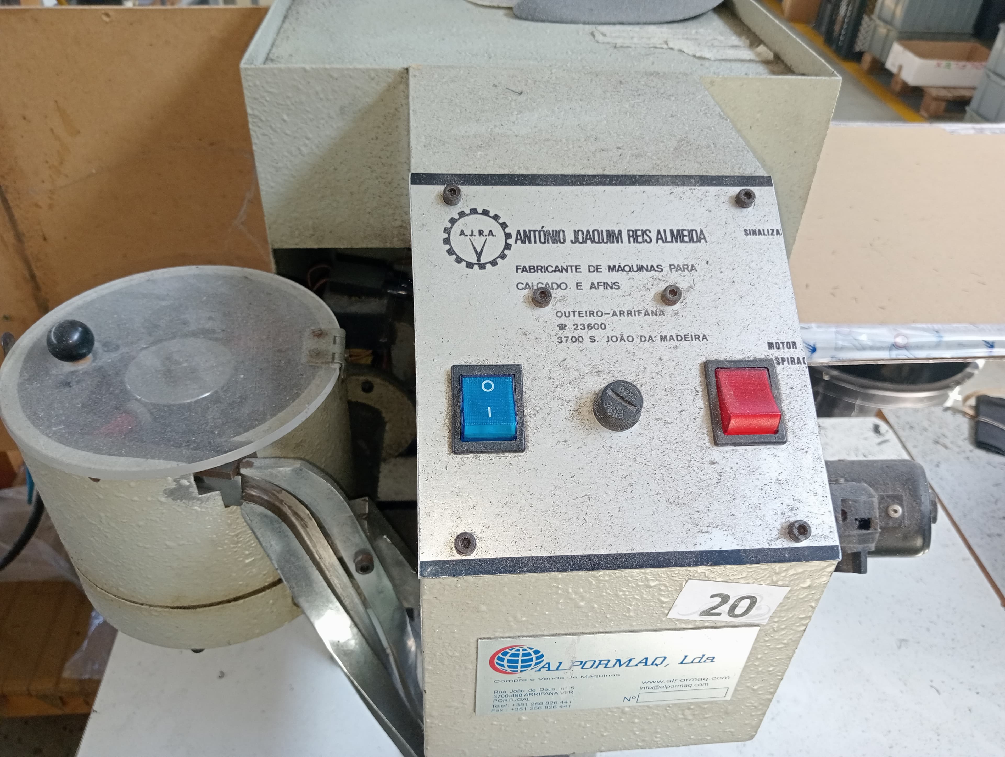 Machines à œillets · Machine à rognage des doublures — image 8