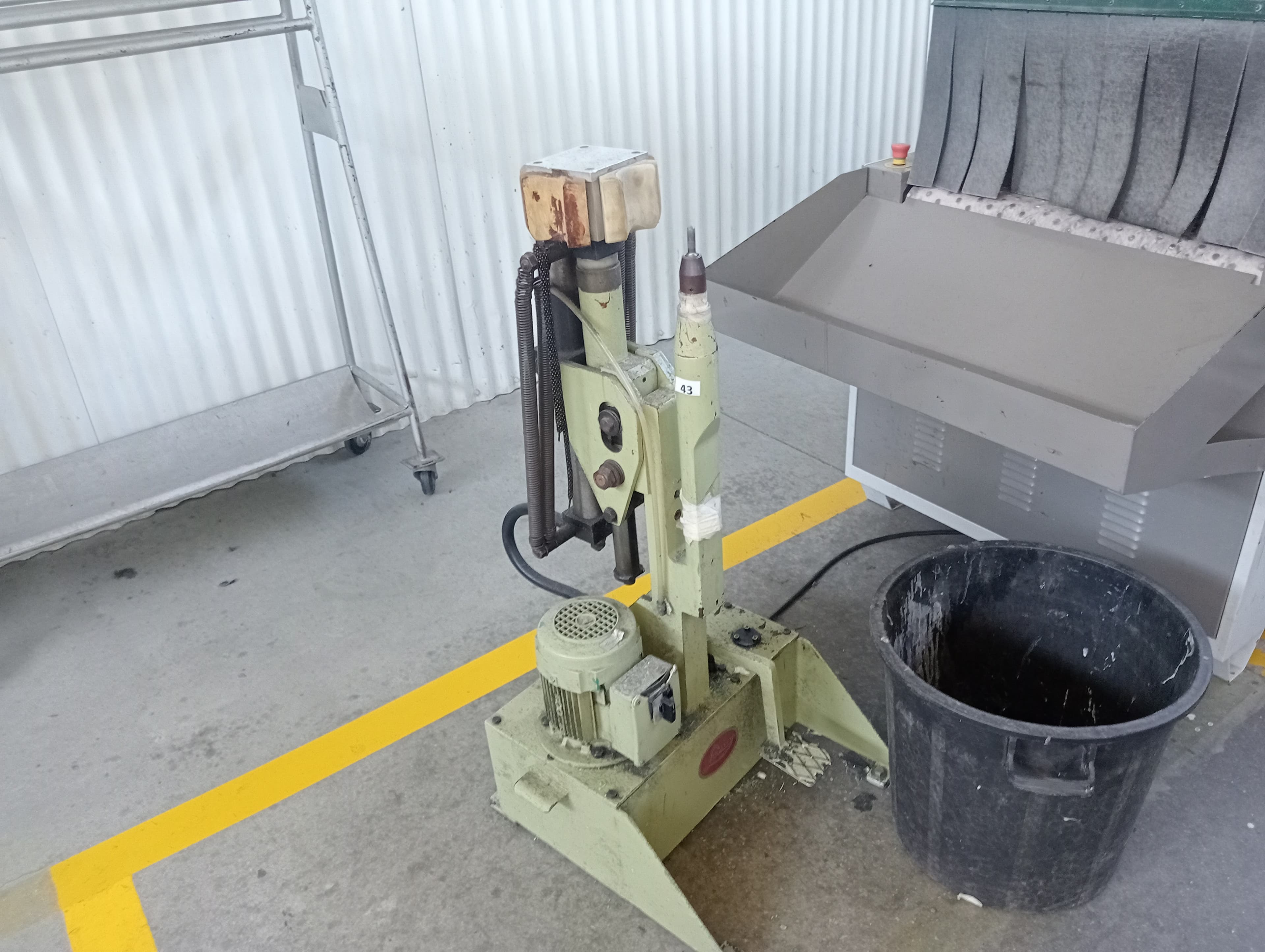 Machine de moulage de têtes et de contreforts · Machine de démoulage · Machine à poser la bande — image 6