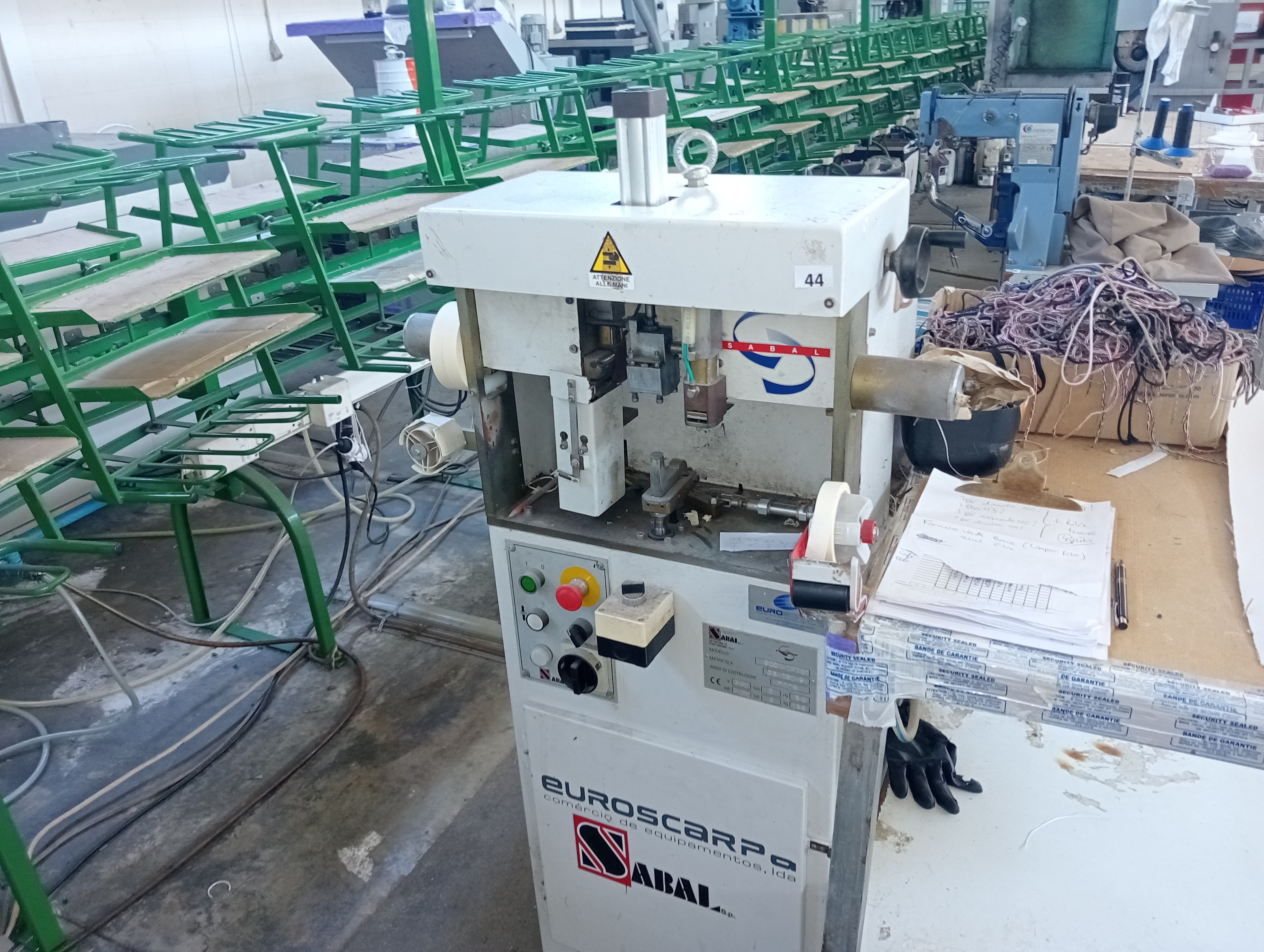 Machine de moulage de têtes et de contreforts · Machine de démoulage · Machine à poser la bande — image 9