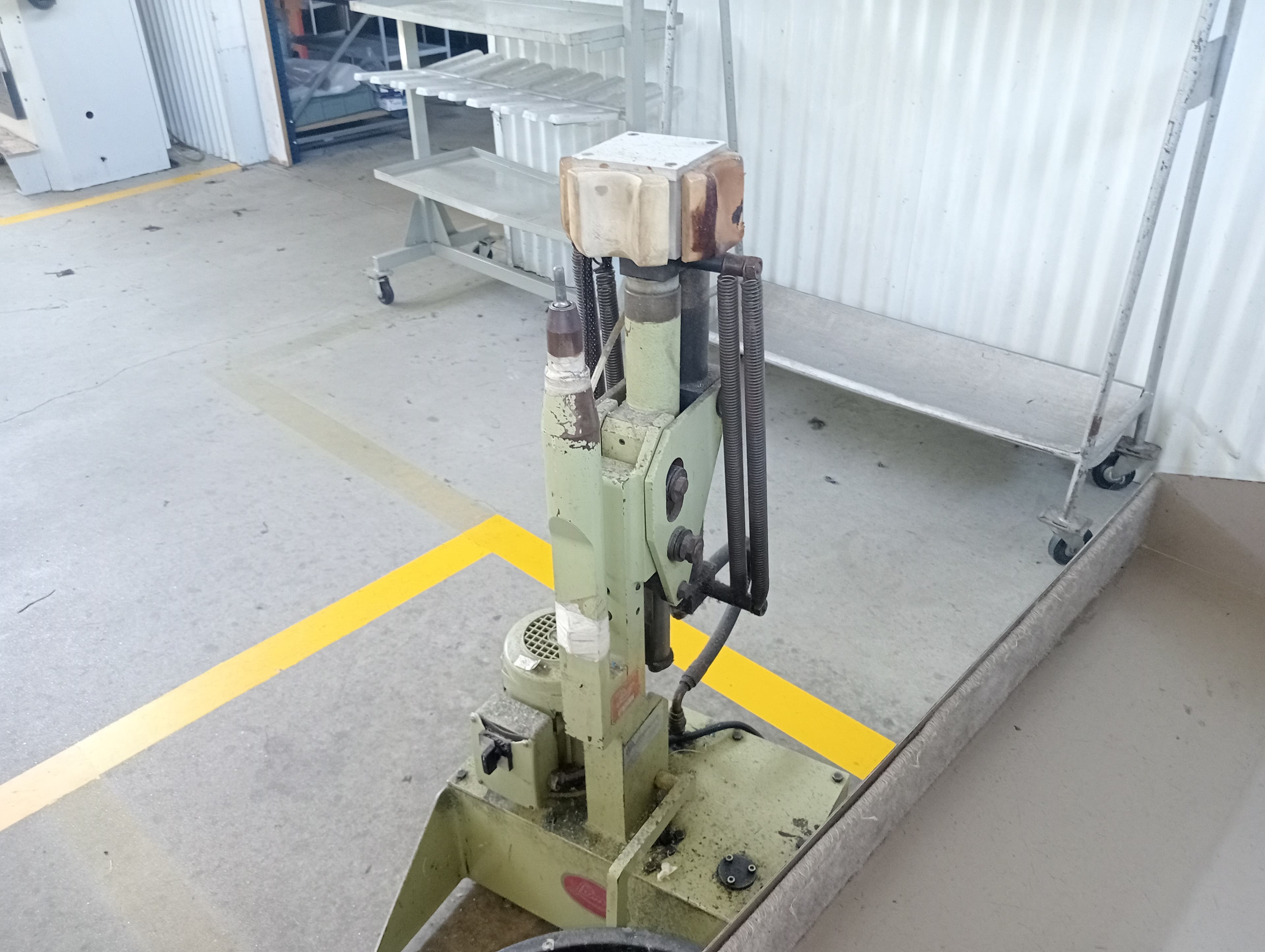 Machine de moulage de têtes et de contreforts · Machine de démoulage · Machine à poser la bande — image 7