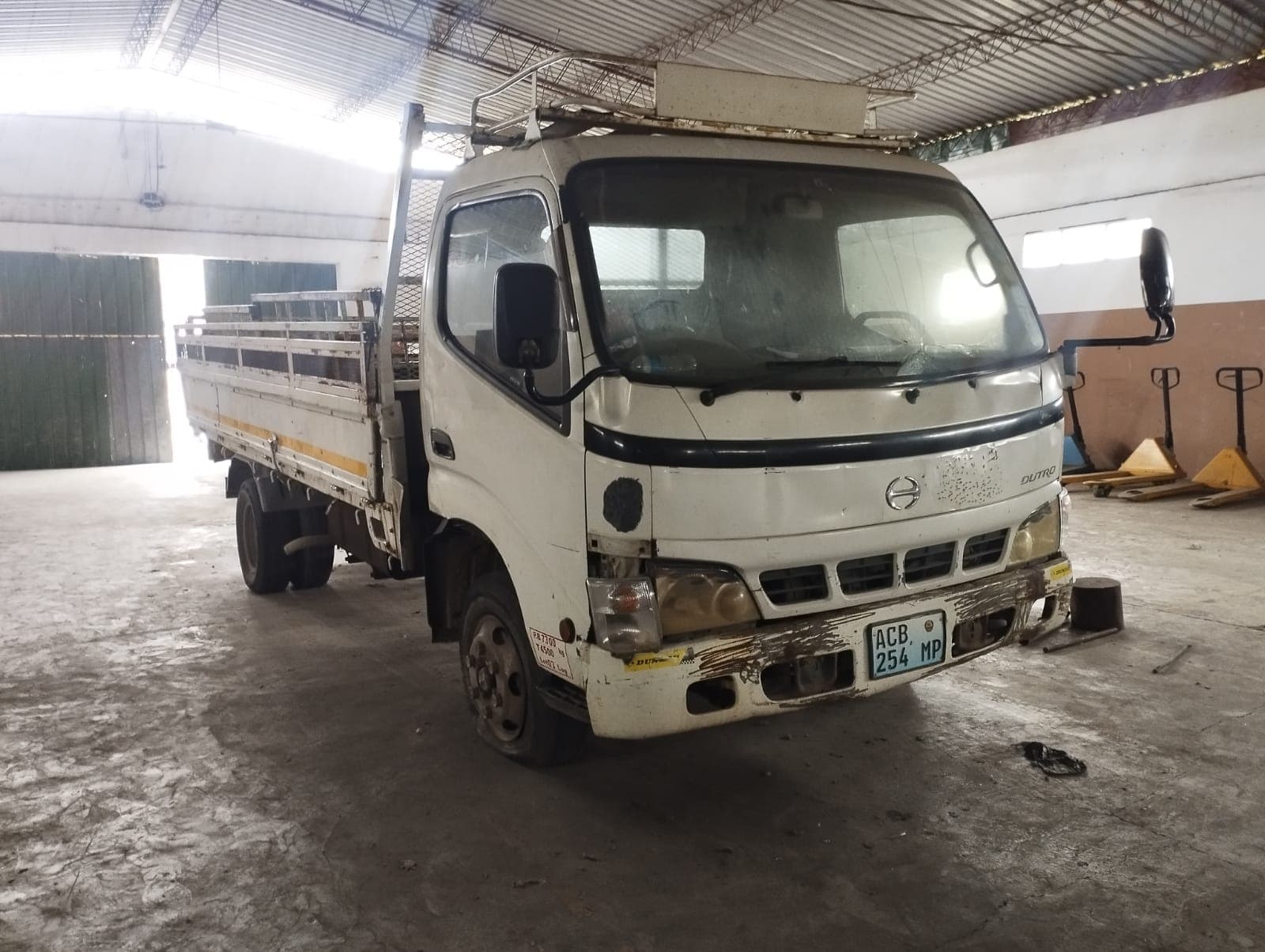 Hino Dutro 3,55m - 2003 — imagen 5