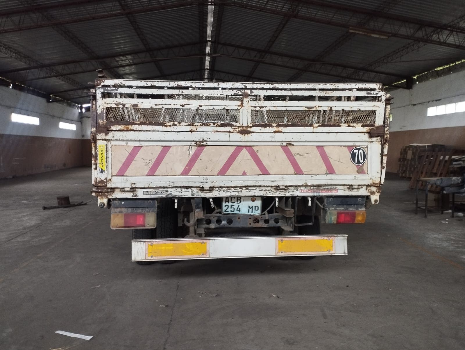Hino Dutro 3,55m - 2003 — imagen 3