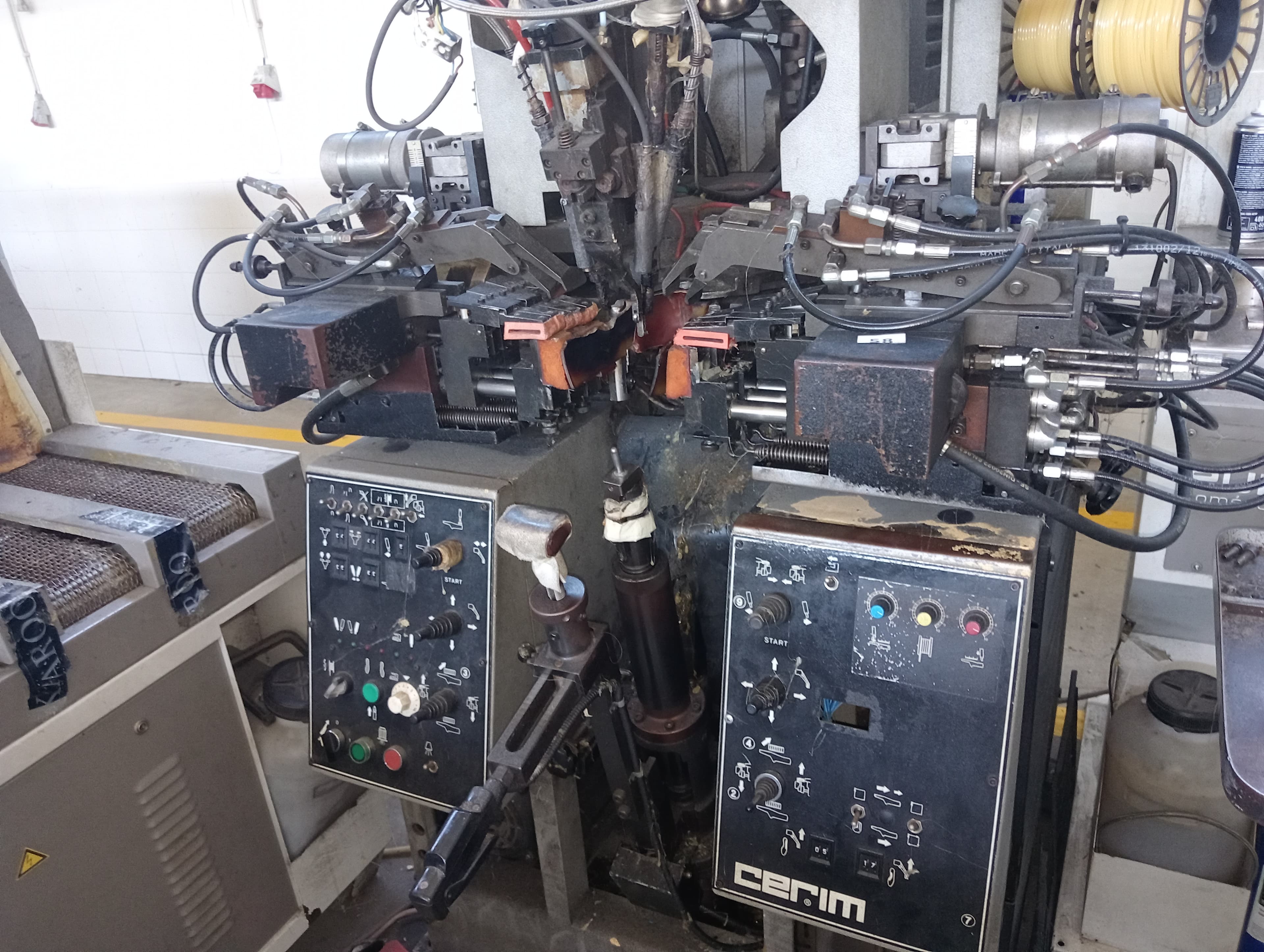 Réactivateur de semelles · Machine à fermer les talons — image 3