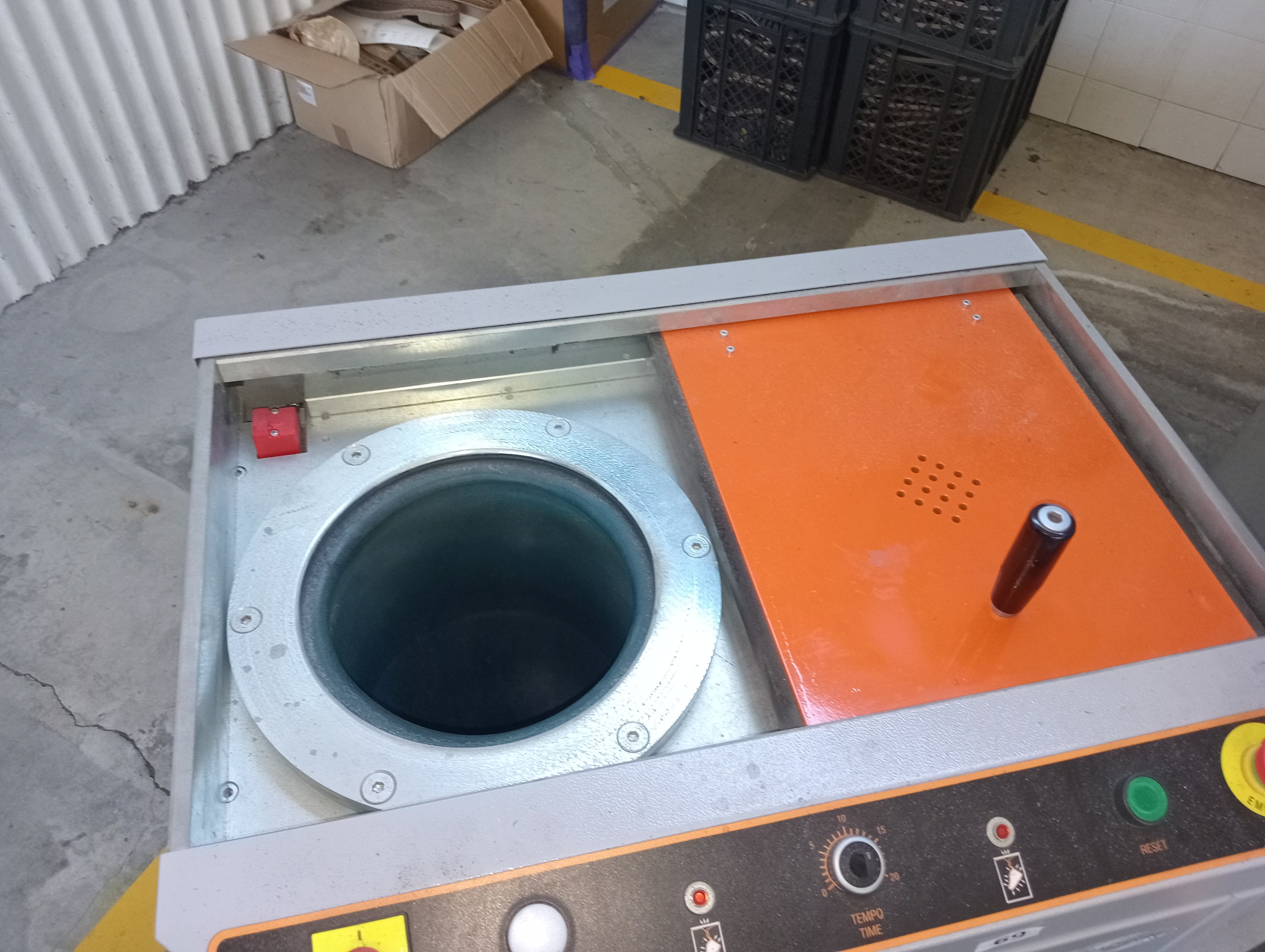 Sole and Vacuum Press · Refrigerator — image 10