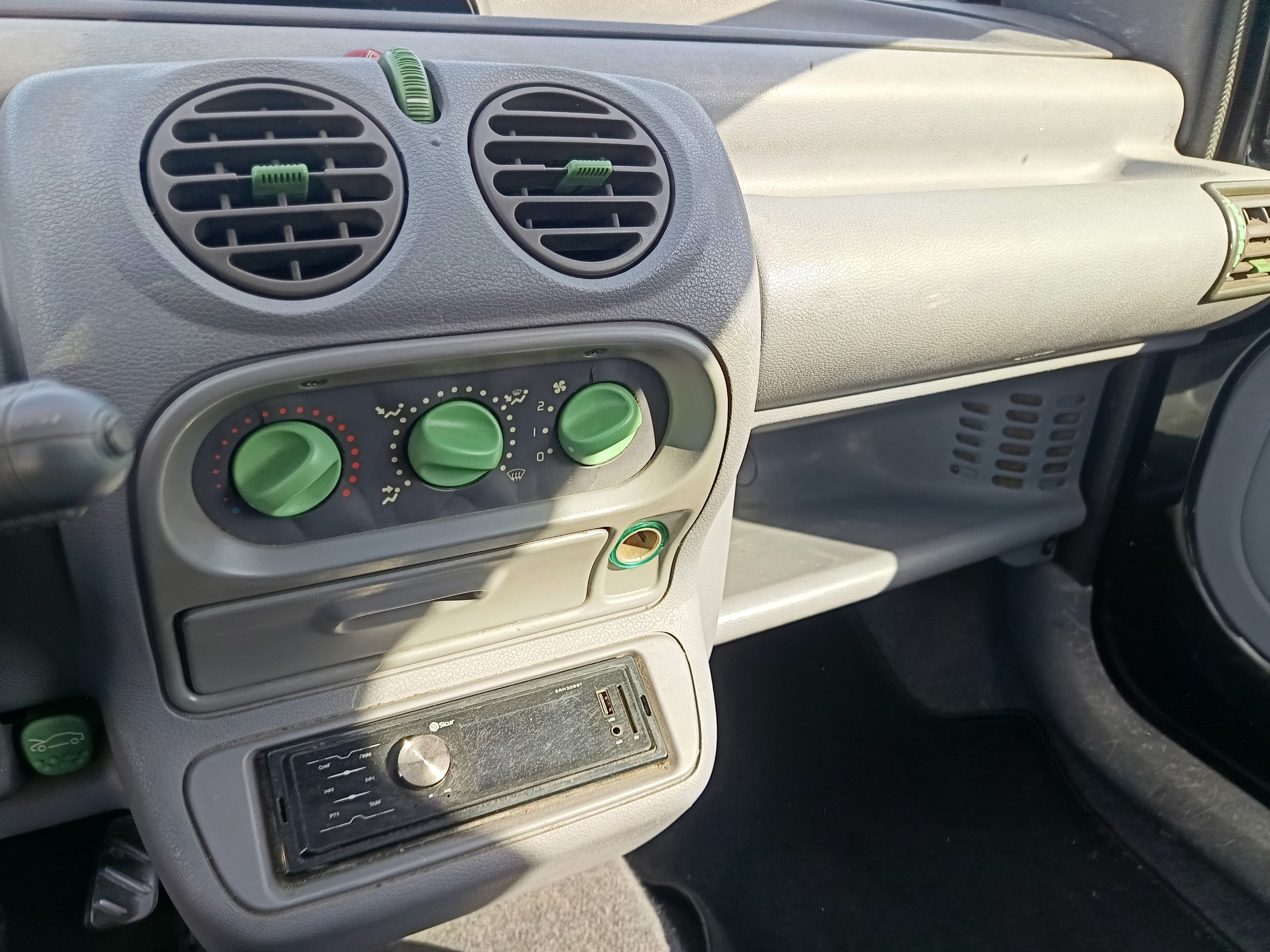 Renault Twingo · Year 1993 — image 31