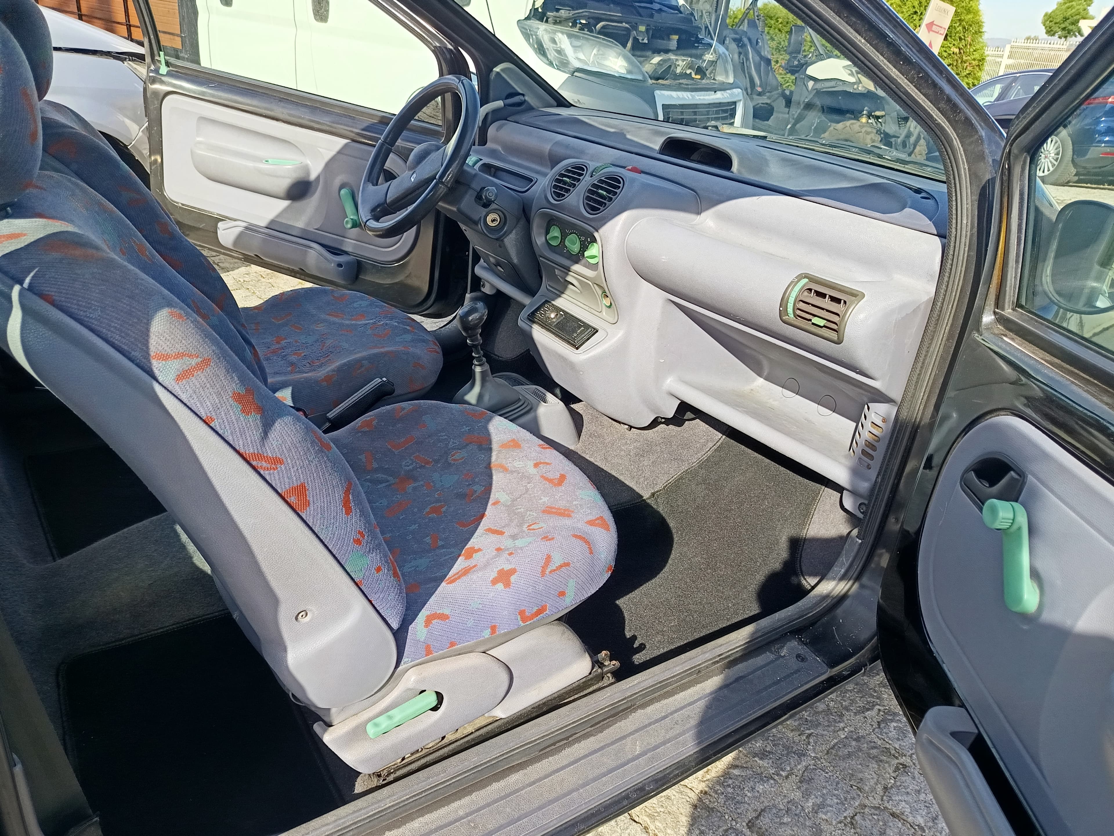 Renault Twingo · Year 1993 — image 21