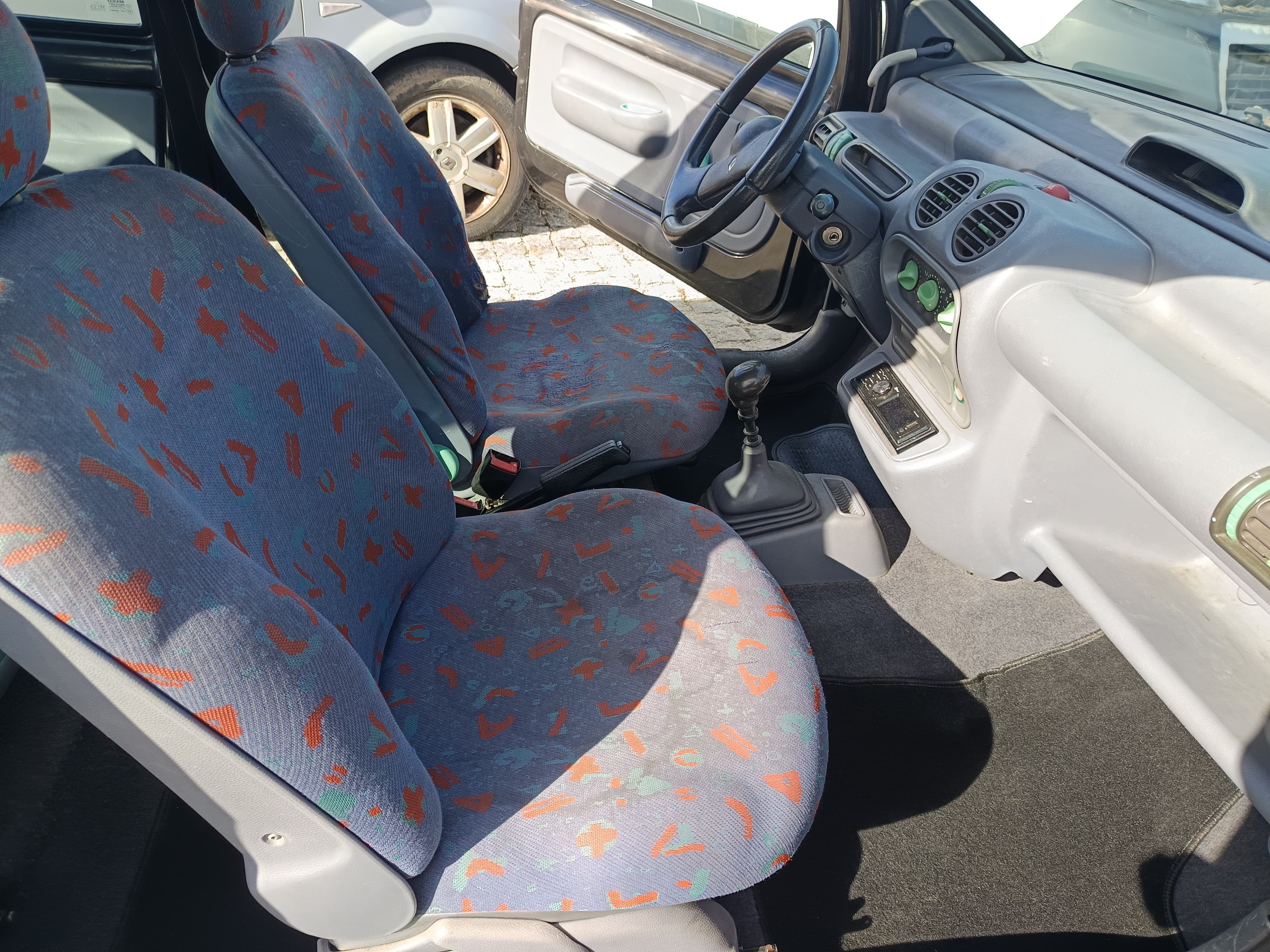Renault Twingo · Year 1993 — image 23