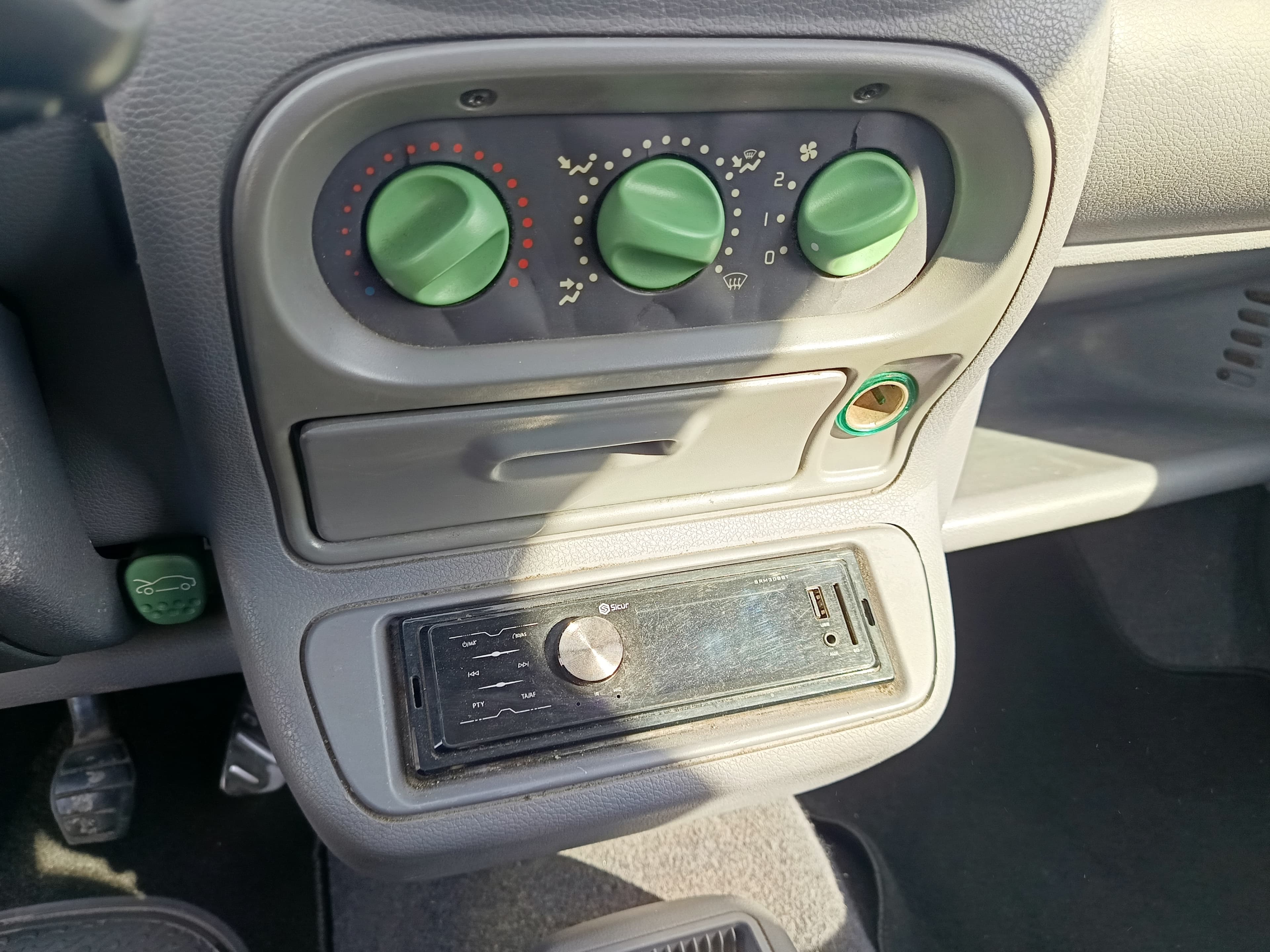 Renault Twingo · Year 1993 — image 32