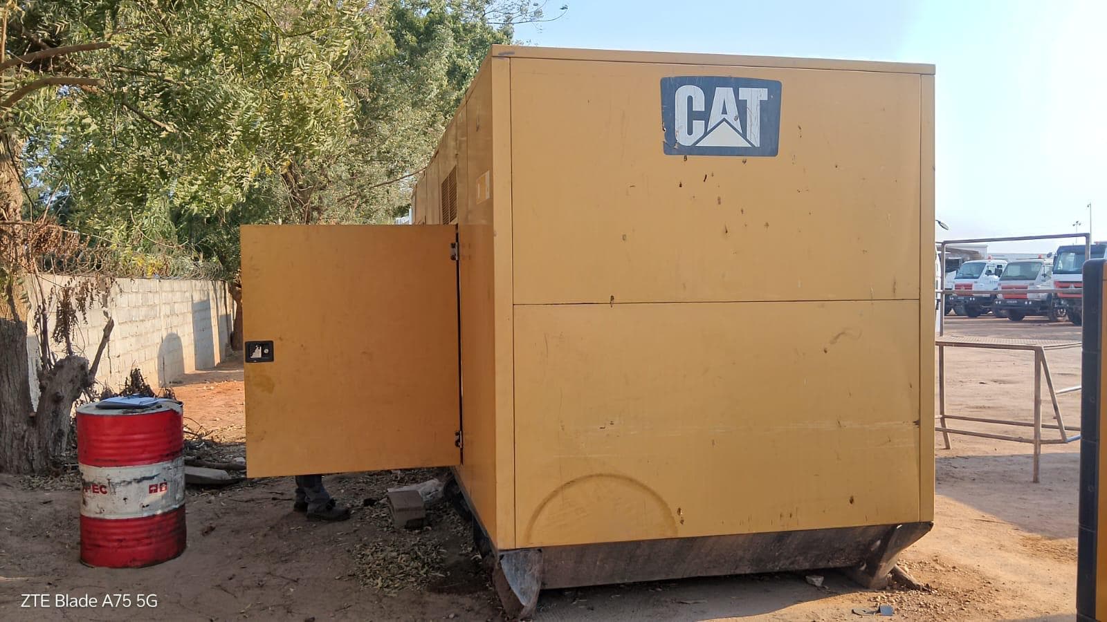 Gerador CATERPILLAR 900 KVA — image 3
