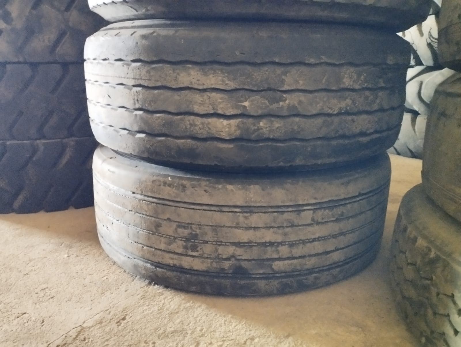 Pneus avec jantes — Powertrac | Tyres with rims — Powertrac