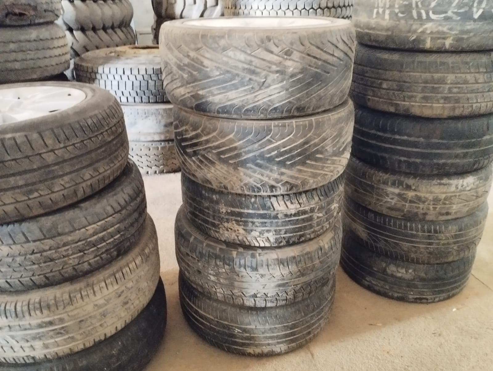 Pneus avec jantes — Yokohama | Tyres with rims — Yokohama — image 1