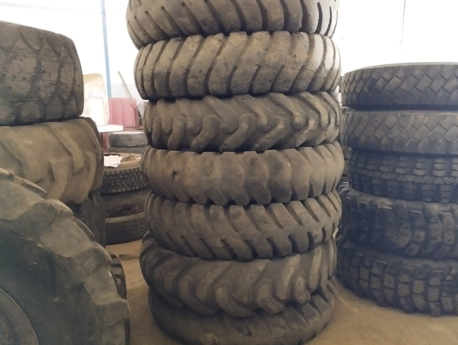 Tyres — Dunlop — image 1