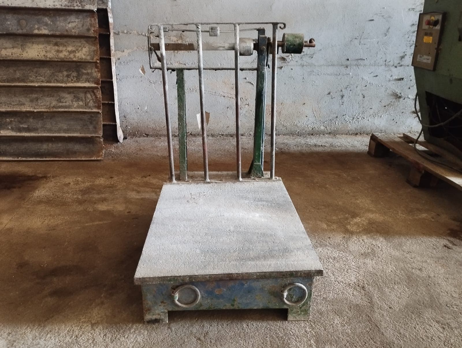 Cast-iron mechanical industrial scale