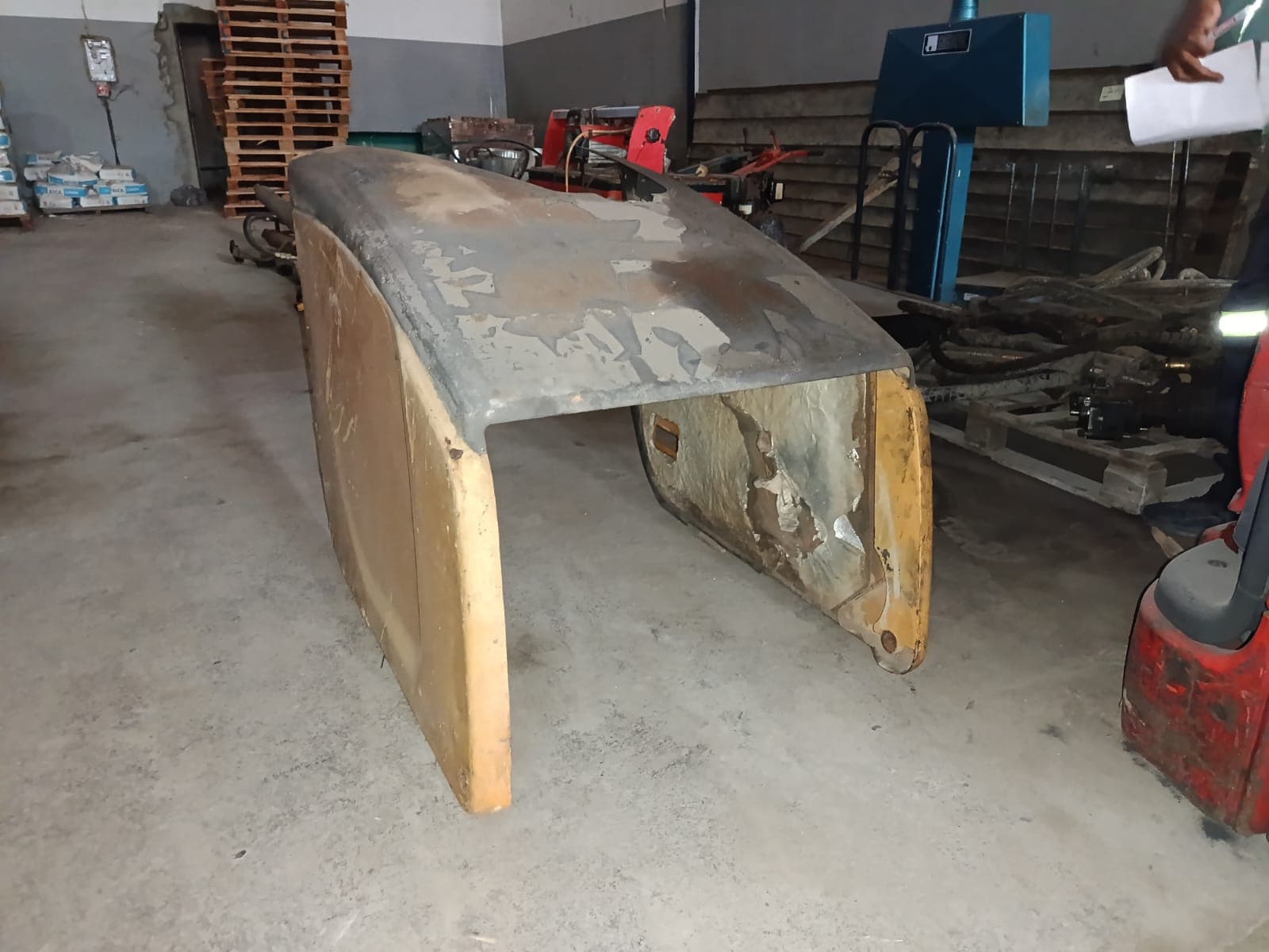 Backhoe bonnet