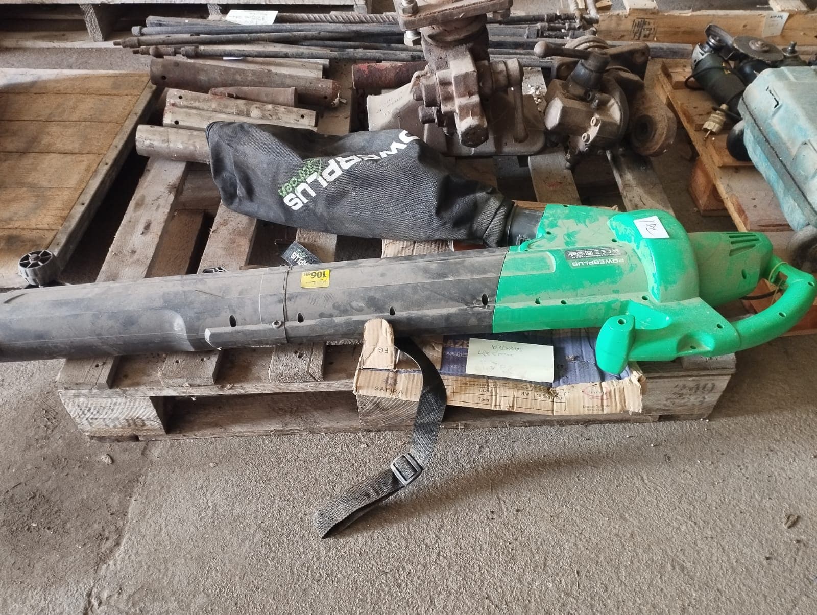 Vacuum — leaf blower — image 1