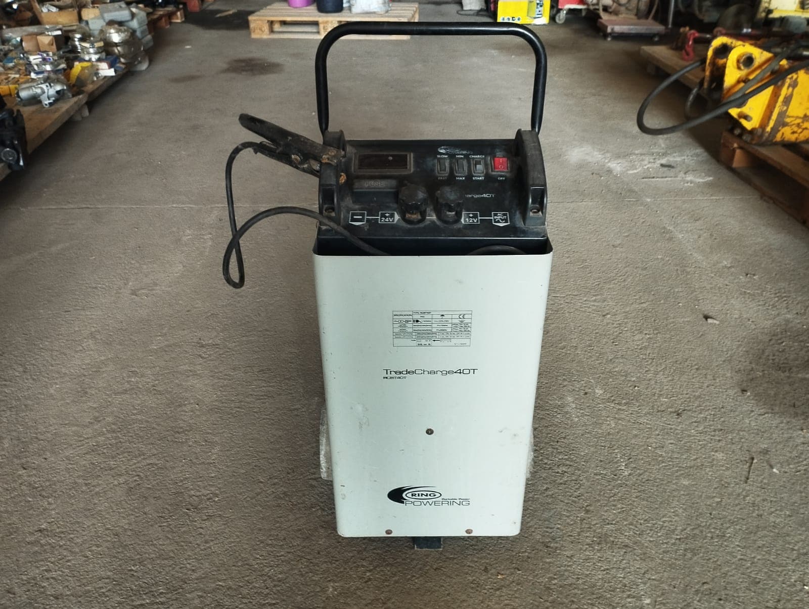 Battery charger — image 1