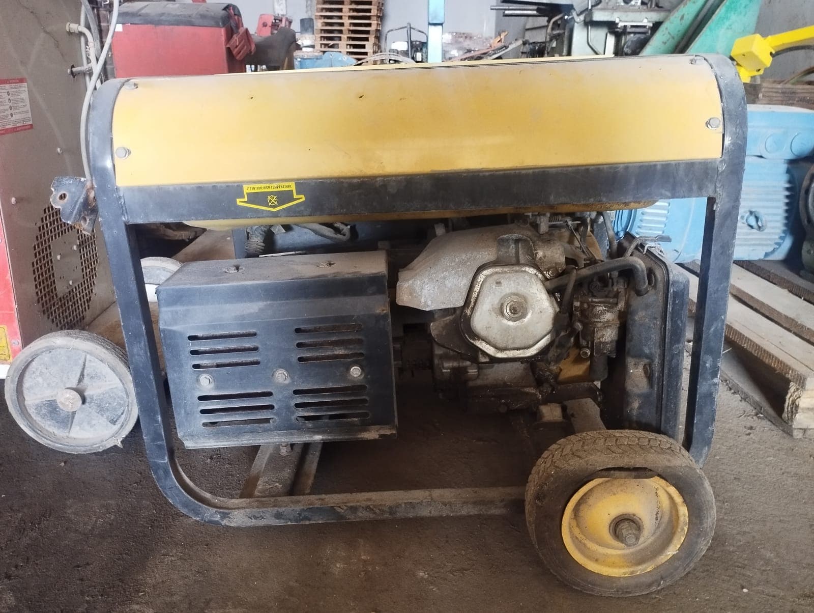 Petrol generator — image 1