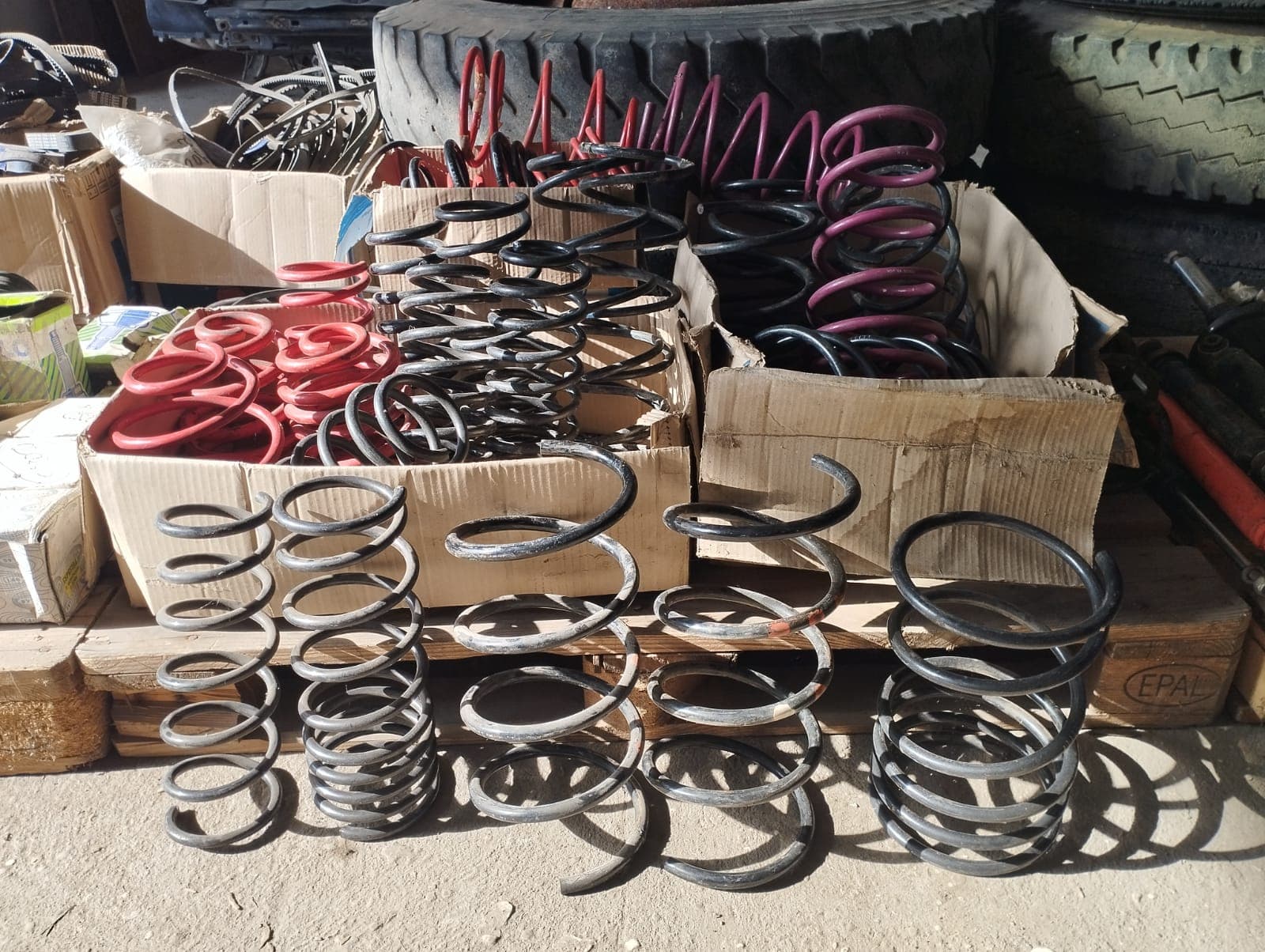 Suspension springs — image 1