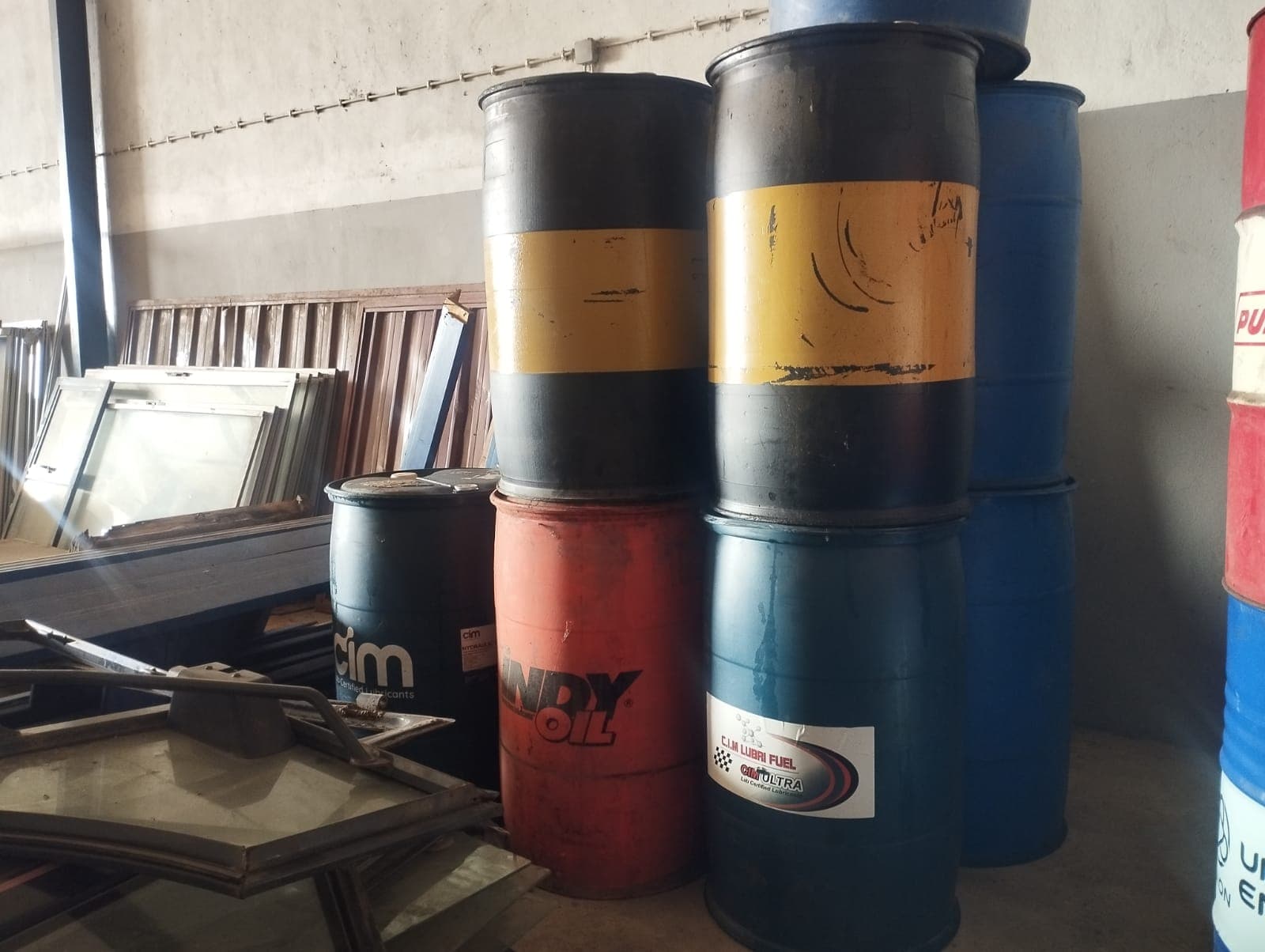Plastic drums — 200 litres — image 1