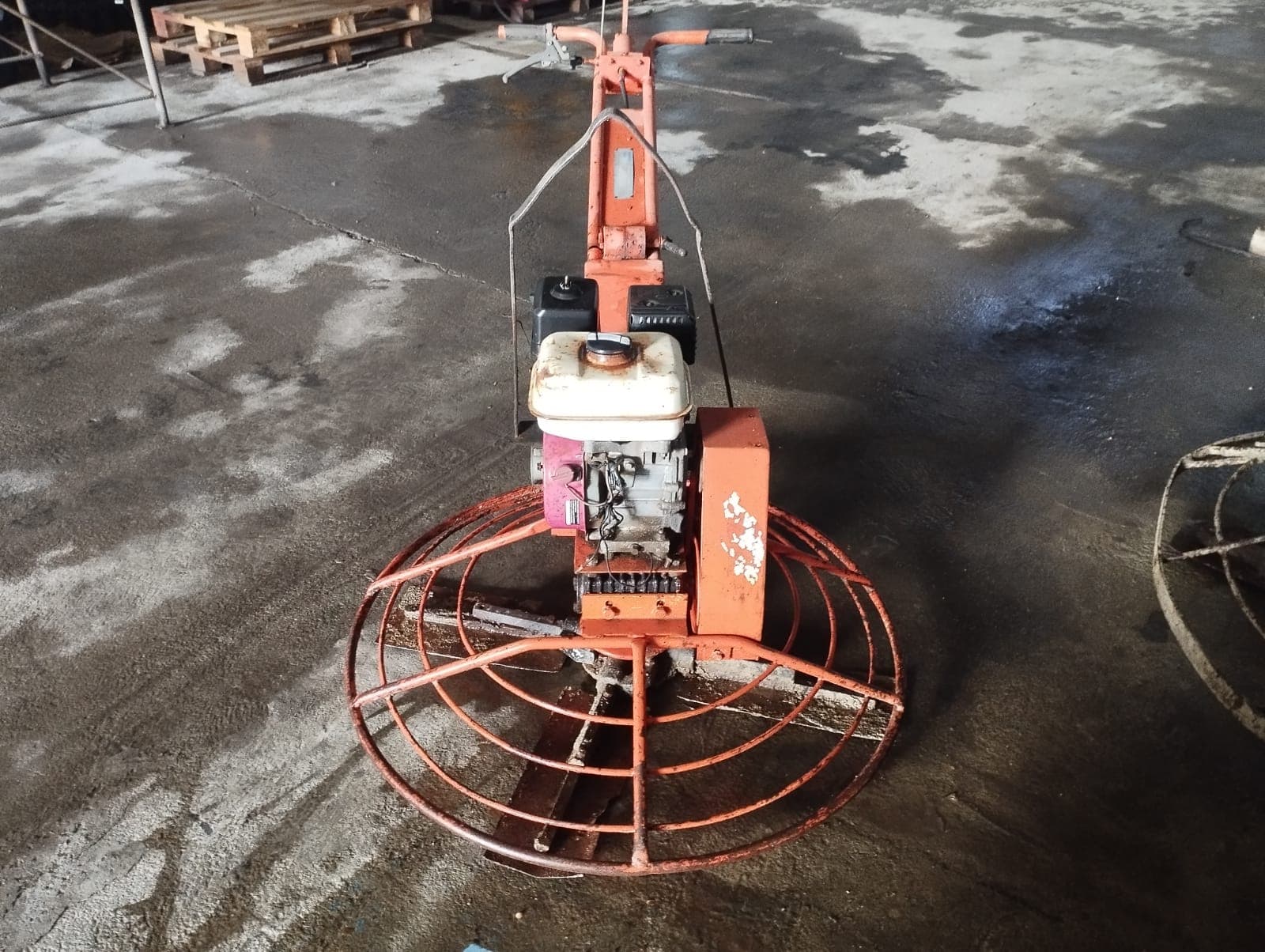 Alisadora de hormigón | Concrete power trowel — imagen 1