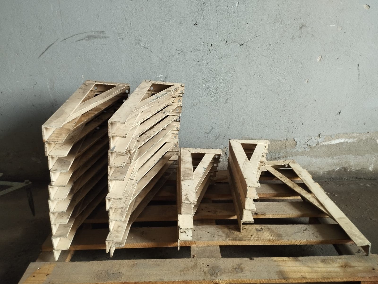 Supports pour climatisations — image 1