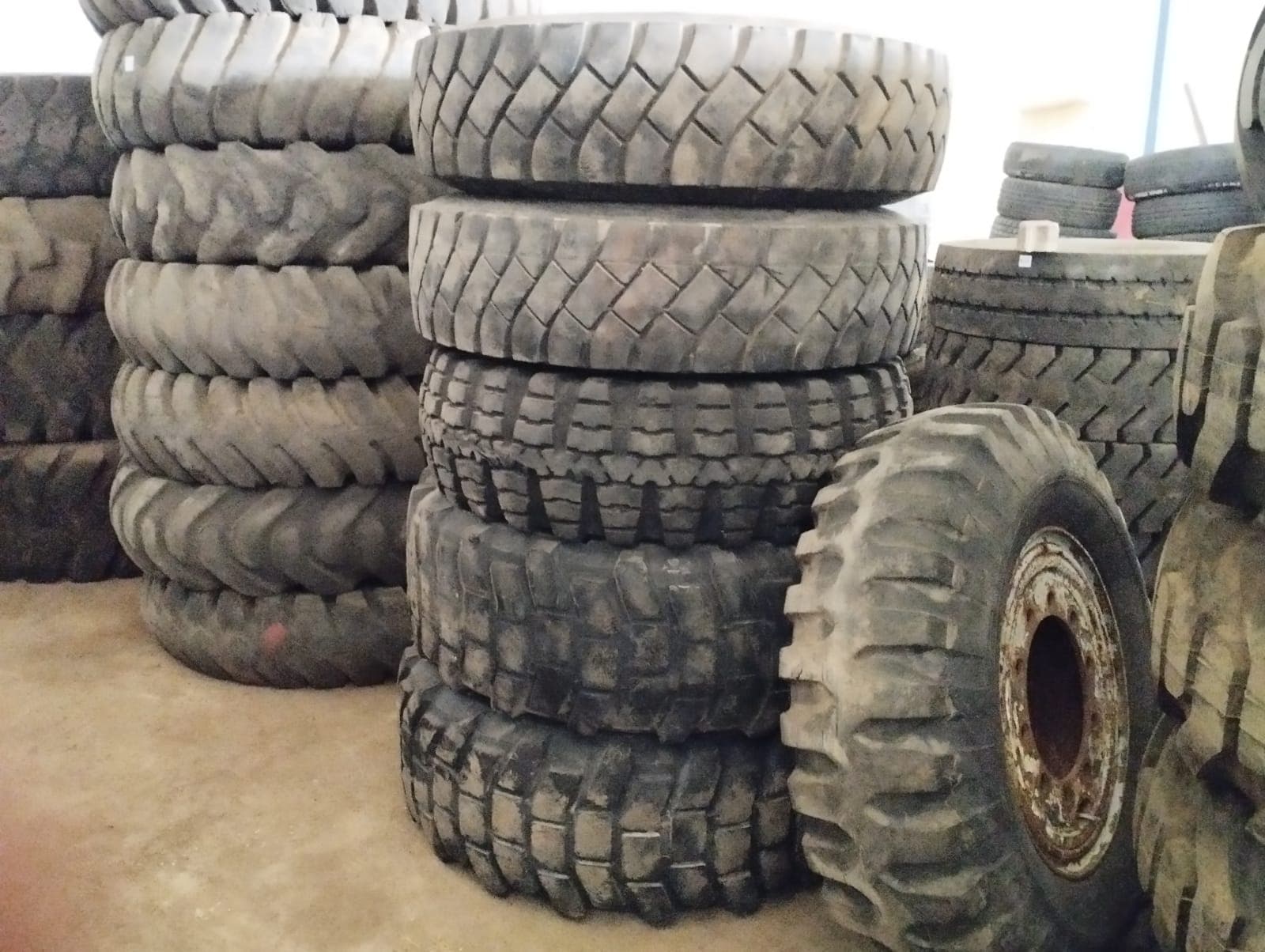 Pneus avec jantes — Goodyear ref