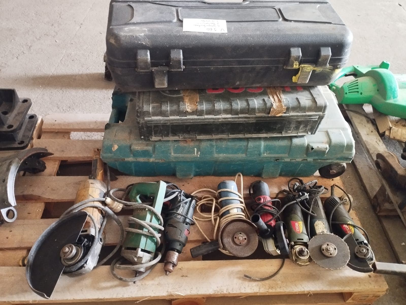 Meuleuses, perceuses et marteaux-piqueurs électriques | Angle grinders, drills and electric breakers — image 2