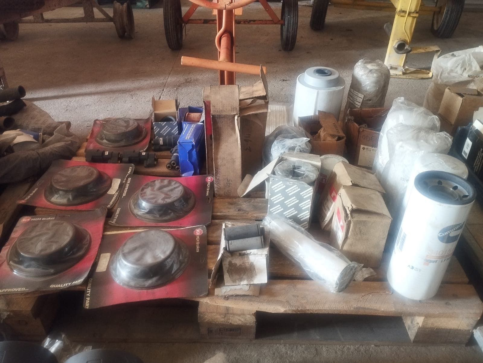 Pièces de freinage à air et filtres pour camions | Air brake parts and filters for trucks — image 1