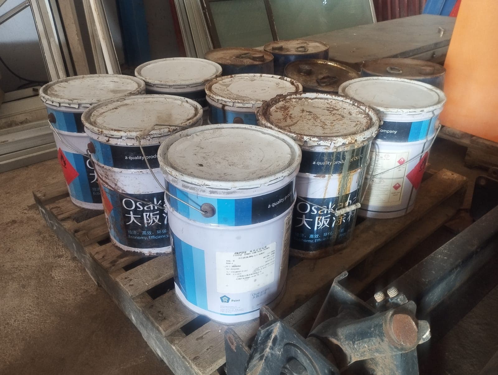 Boîtes de peinture | Paint tins