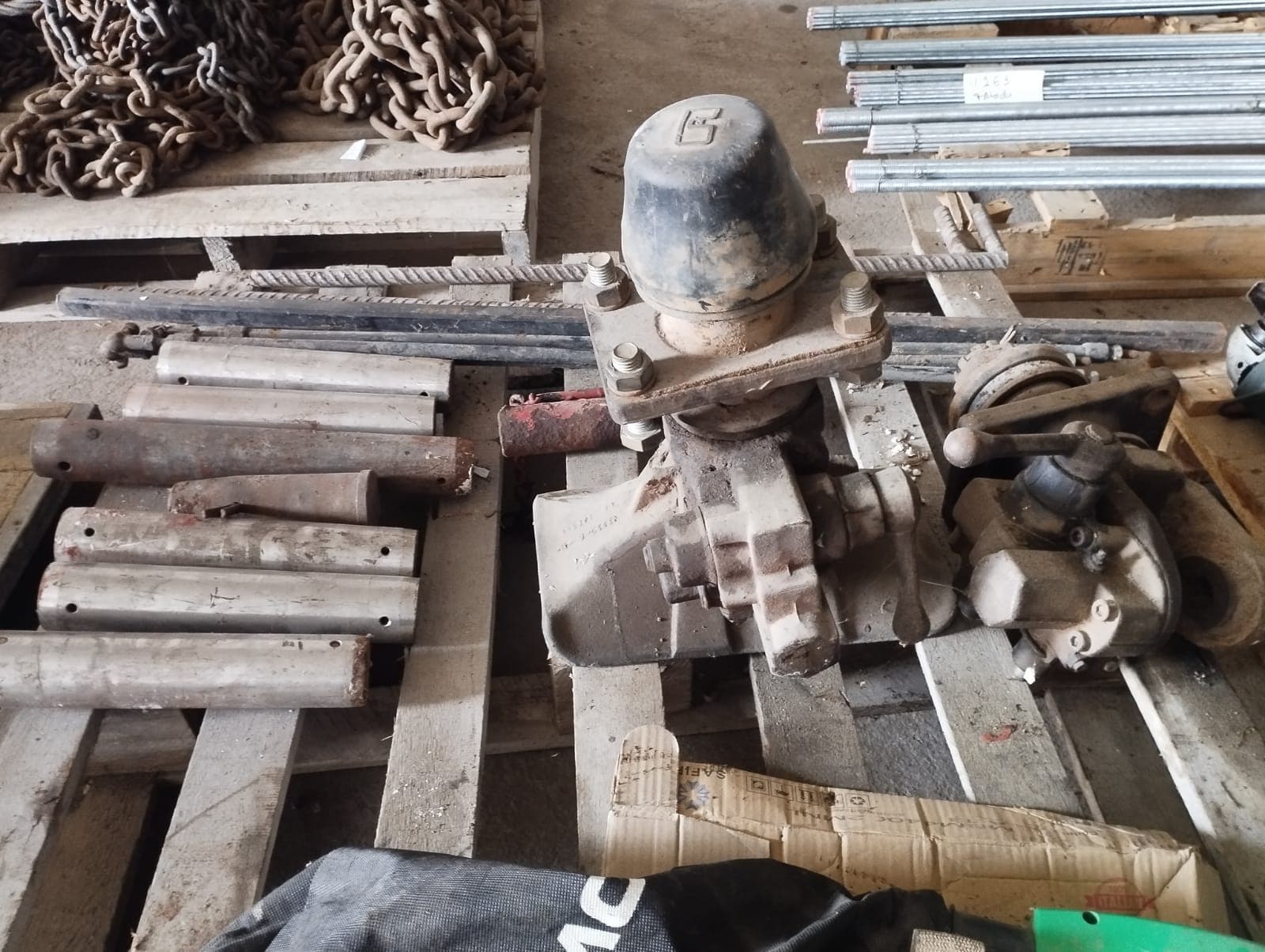 Tow hitches, pins and tensioners — image 1