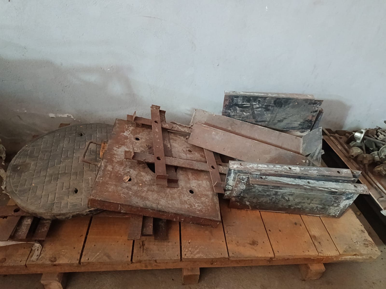 Concrete and manhole cover moulds — image 1