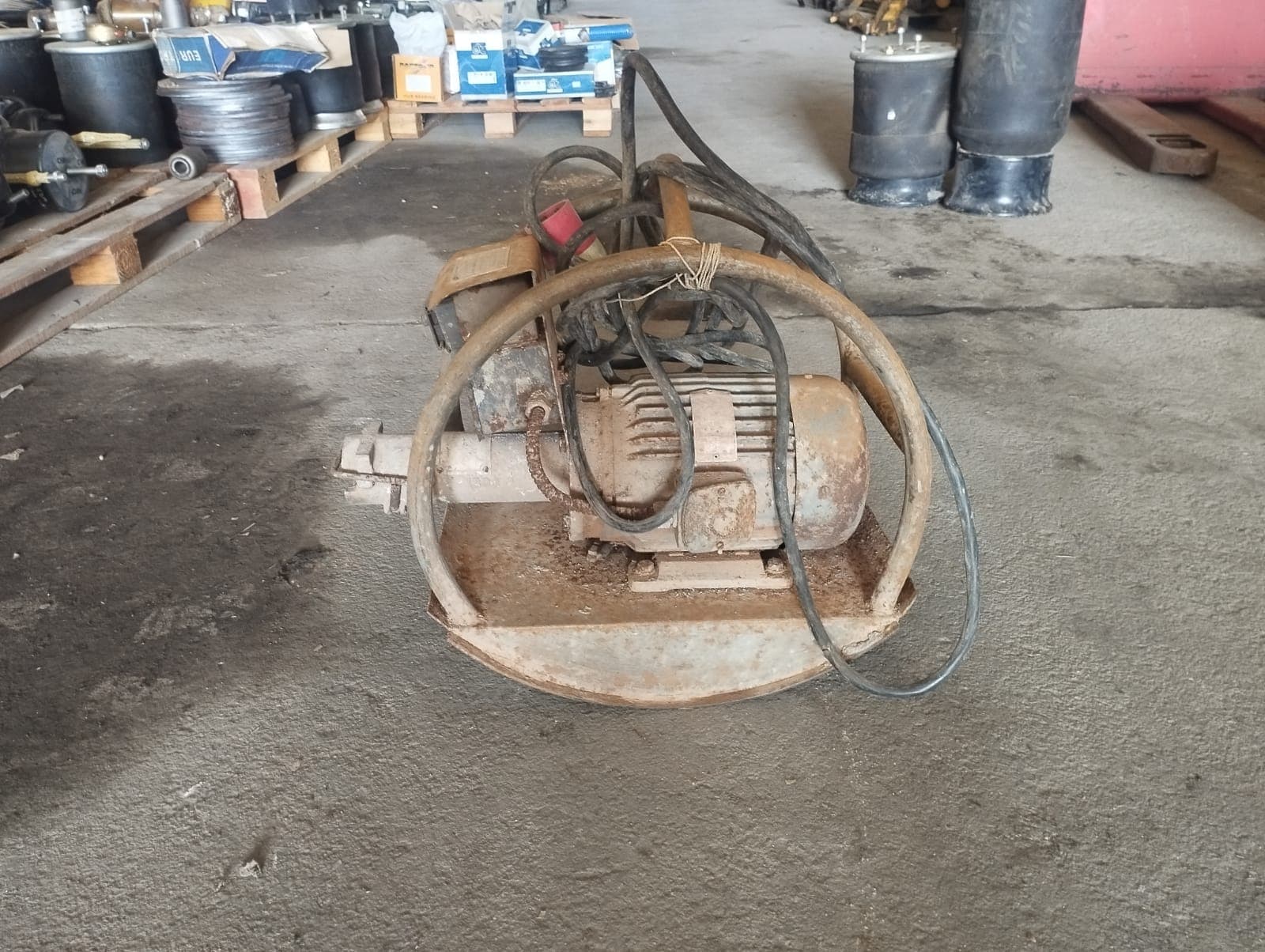 Concrete vibrator — image 1