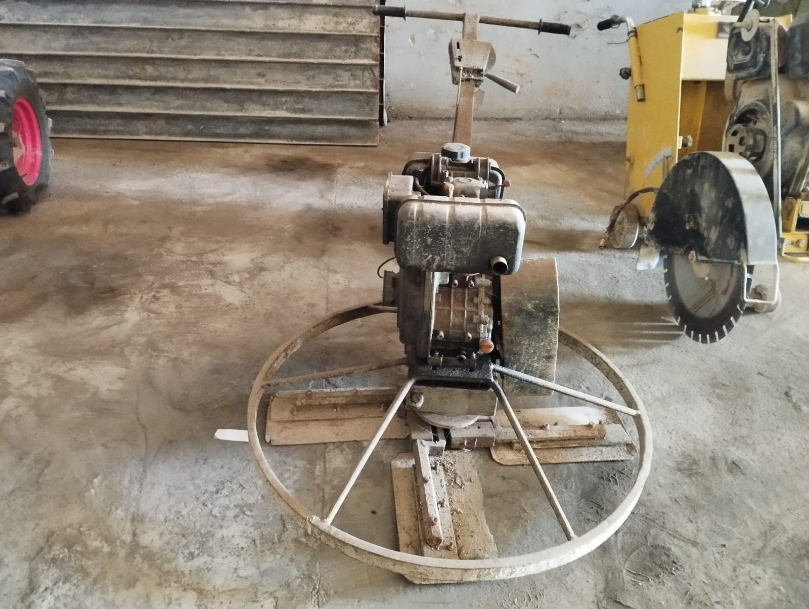Concrete float — image 1