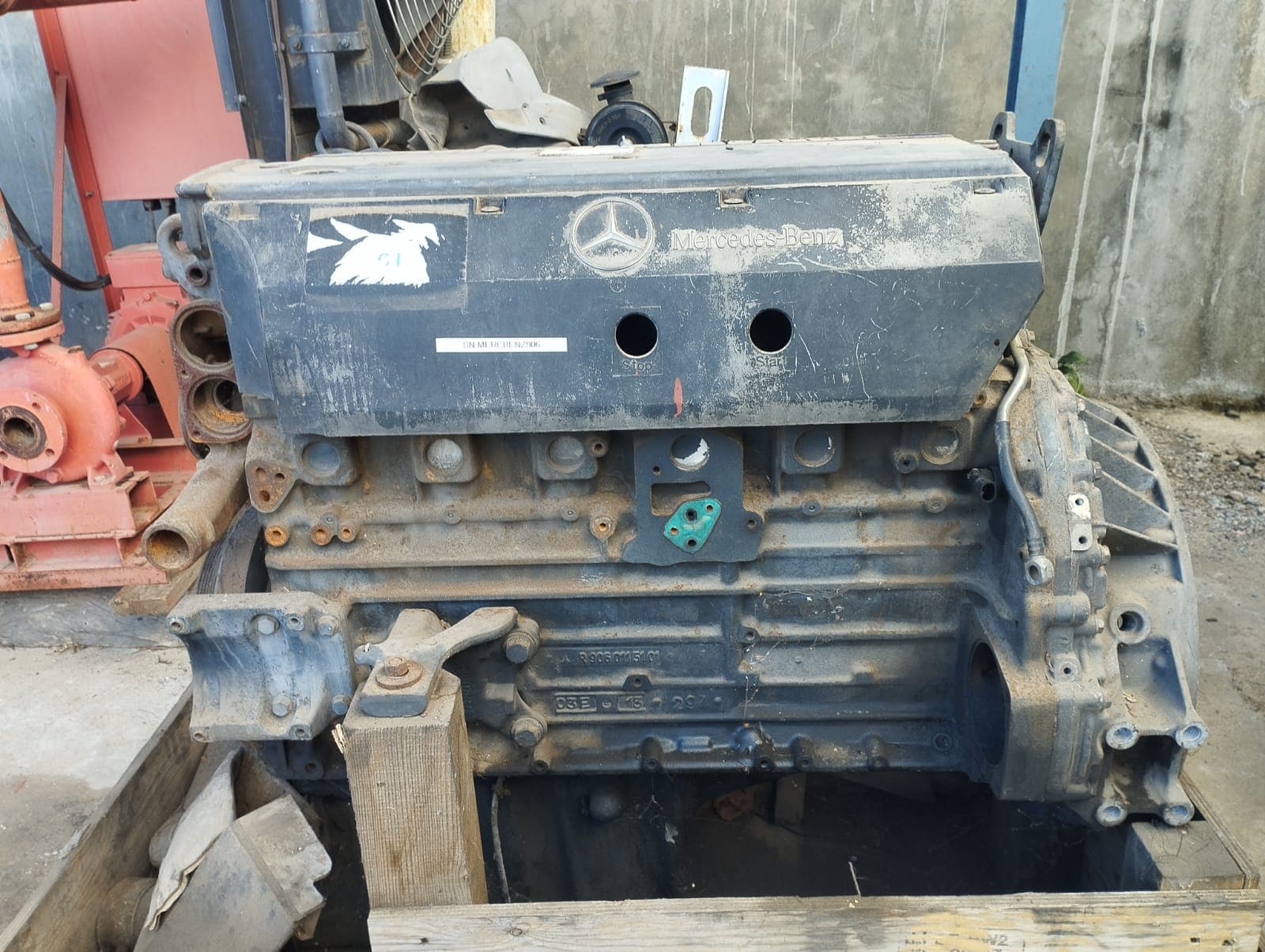 Moteur diesel — Mercedes-Benz OM906LA | Diesel engine — Mercedes-Benz OM906LA